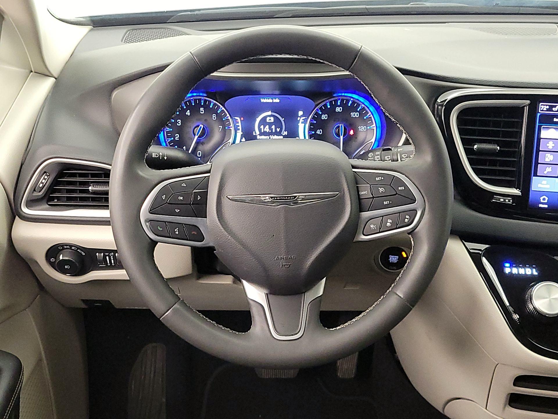 Thumbnail: 2023 Chrysler Pacifica - 10