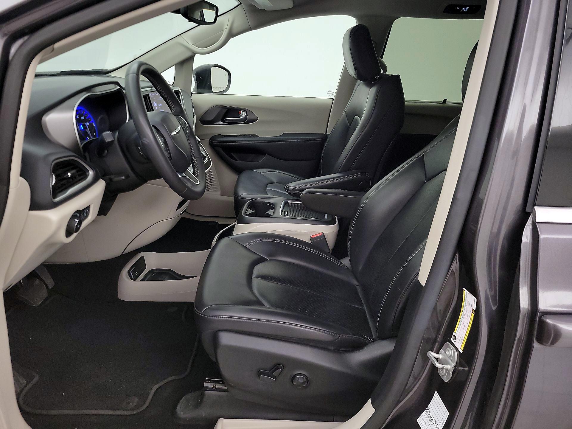 Thumbnail: 2023 Chrysler Pacifica - 11