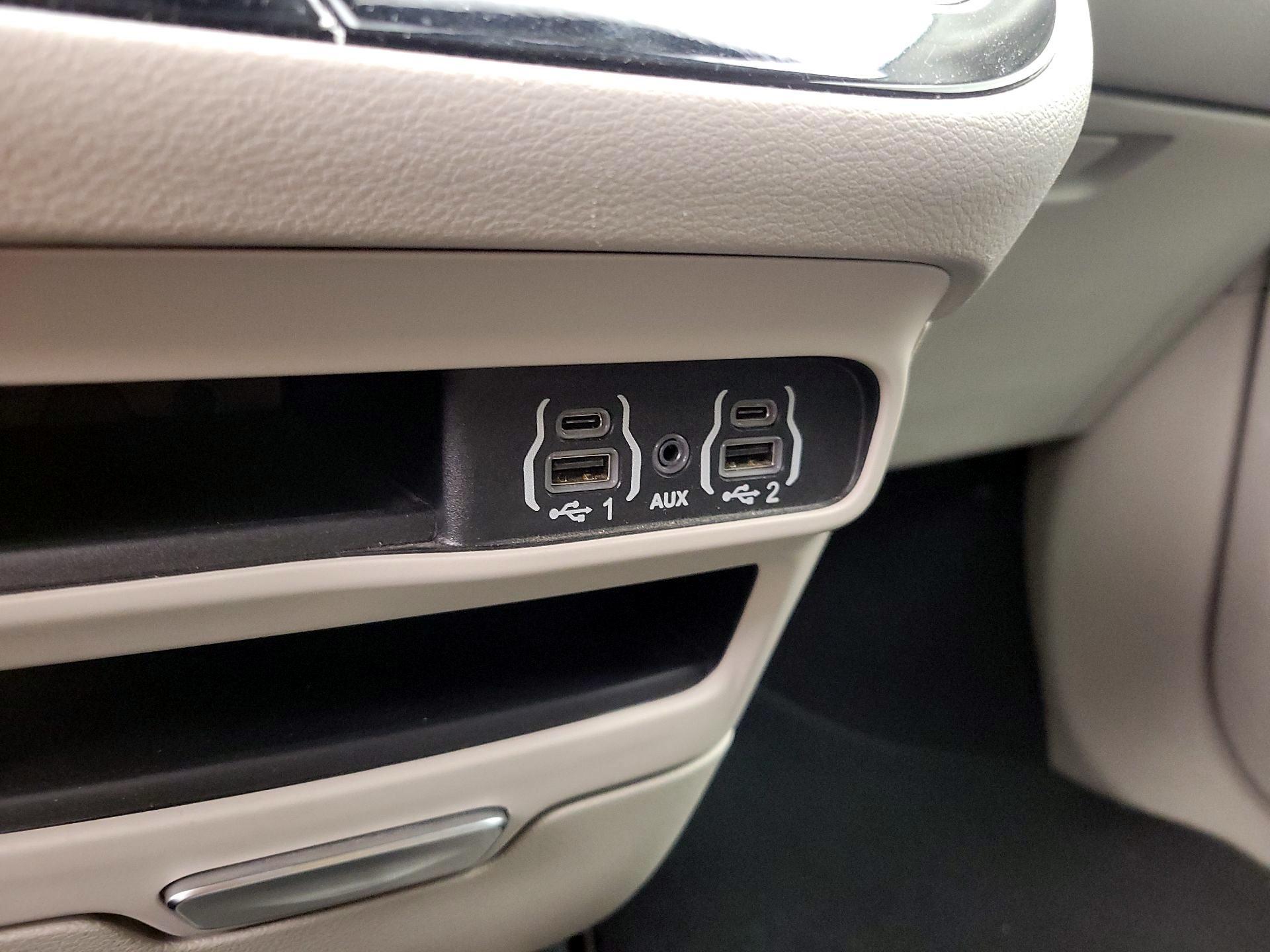 Thumbnail: 2023 Chrysler Pacifica - 18