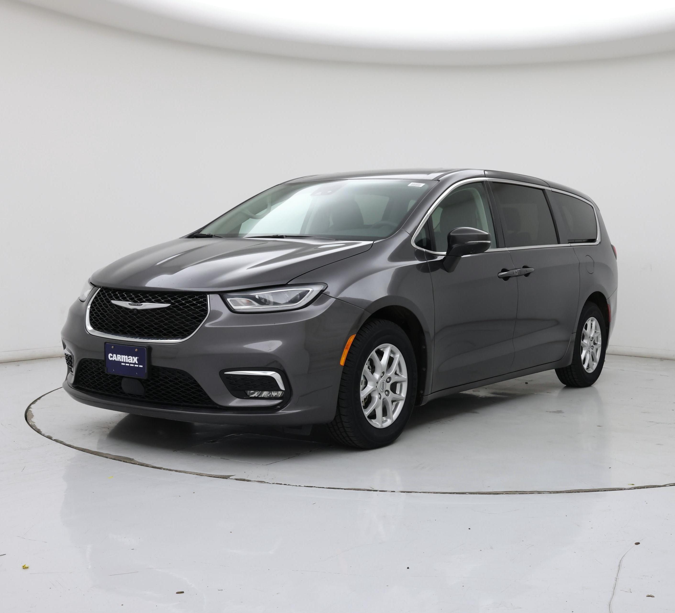 Thumbnail: 2023 Chrysler Pacifica - 4