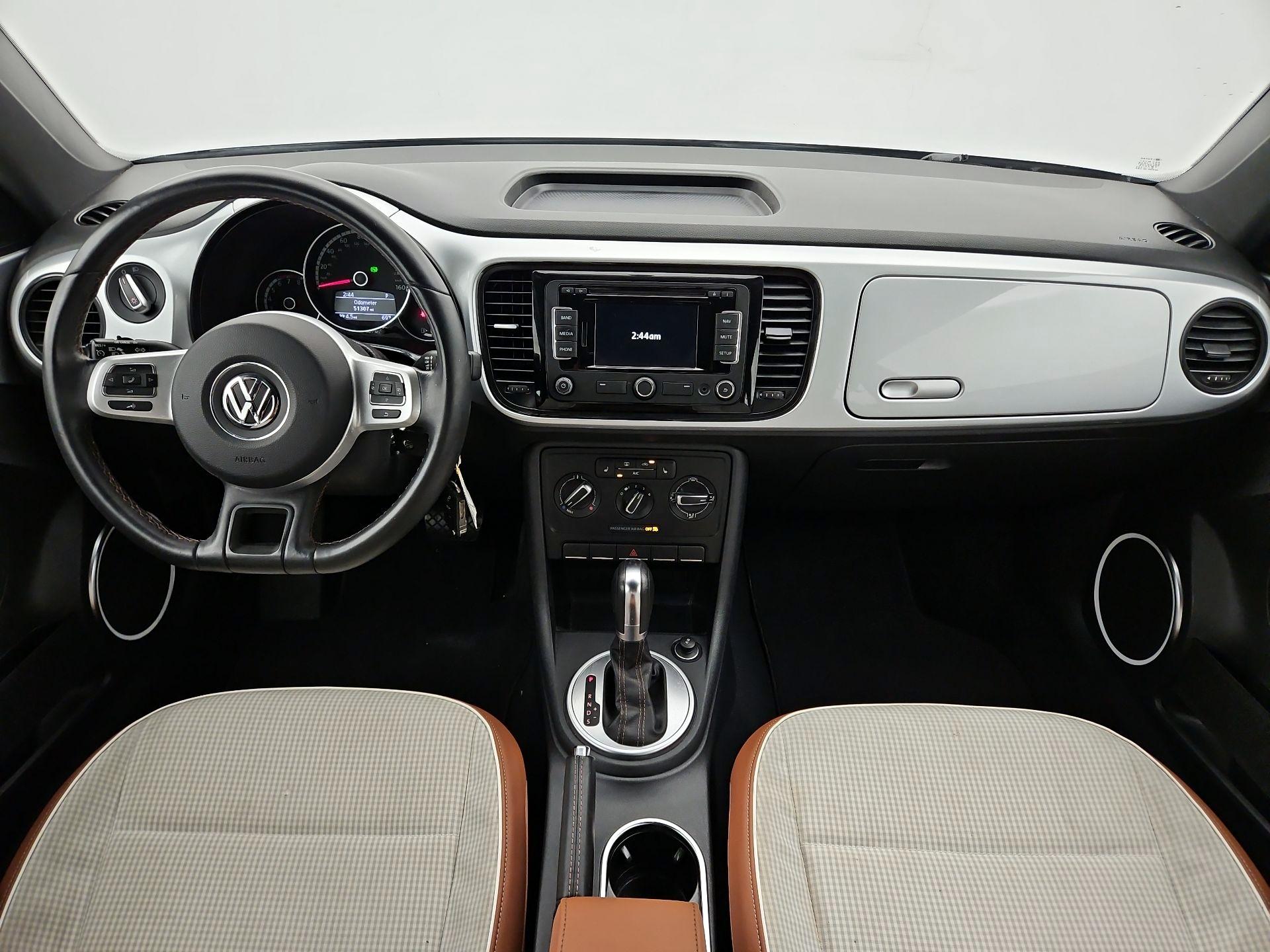 Thumbnail: 2015 Volkswagen Beetle - 9