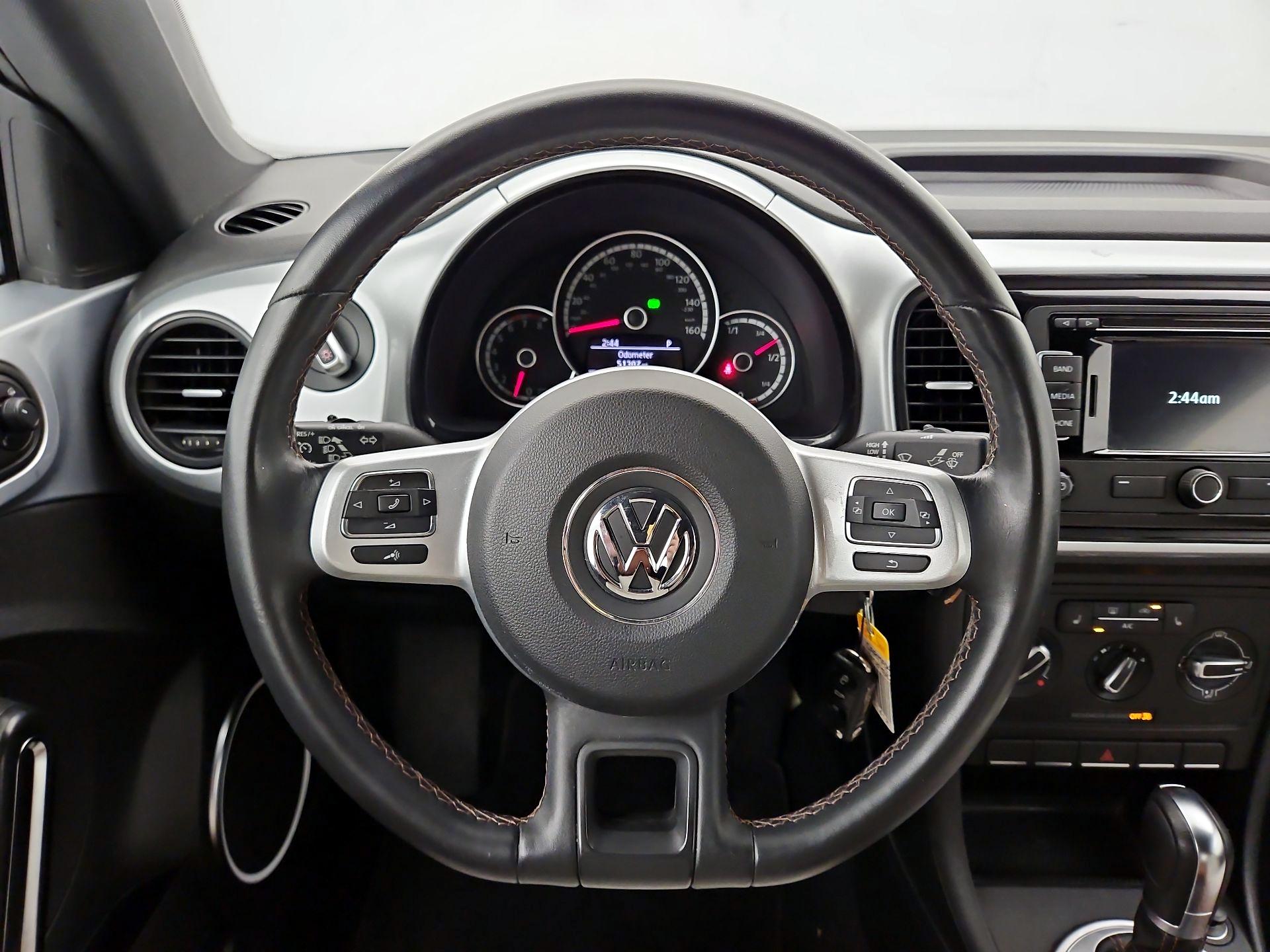 Thumbnail: 2015 Volkswagen Beetle - 10