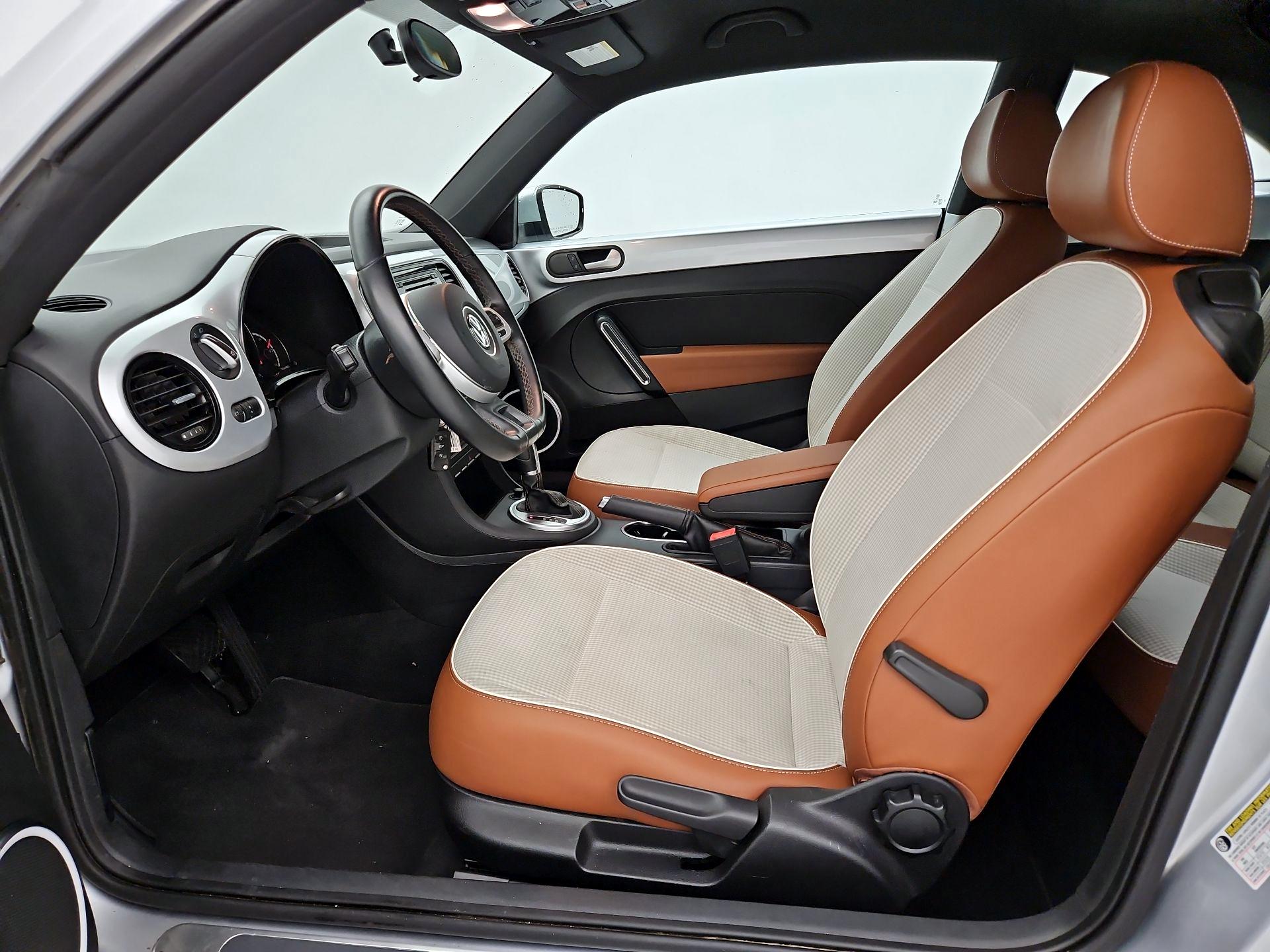 Thumbnail: 2015 Volkswagen Beetle - 11