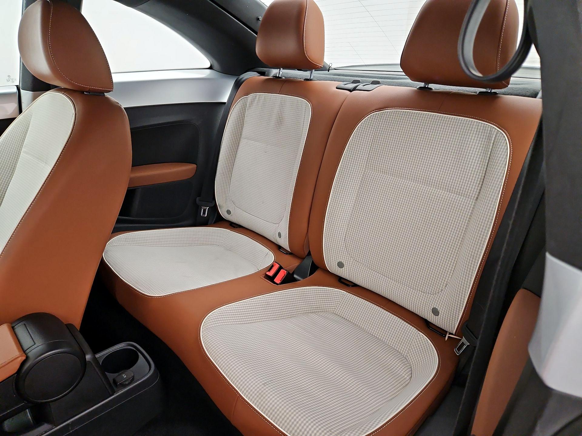 Thumbnail: 2015 Volkswagen Beetle - 18
