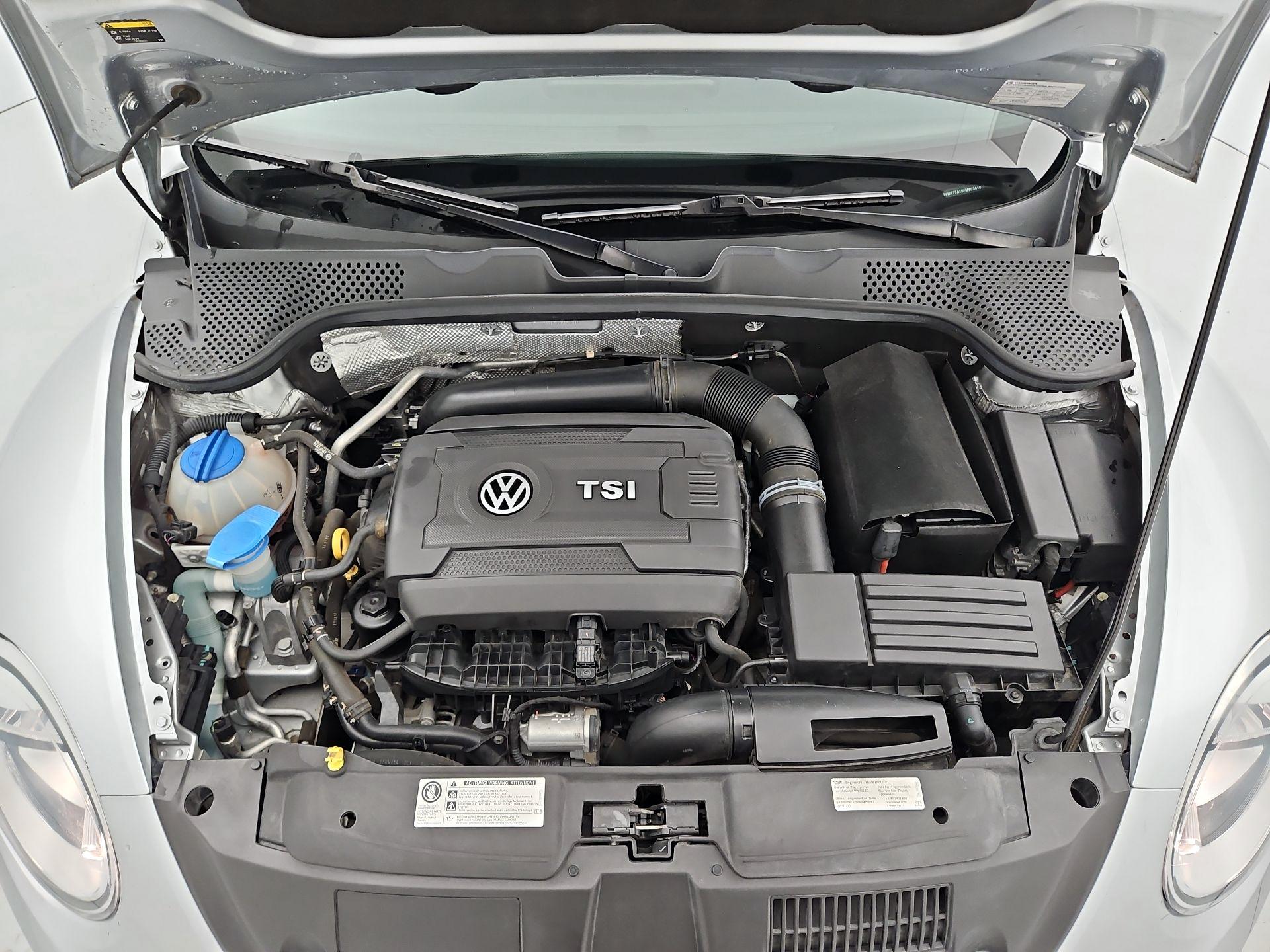 Thumbnail: 2015 Volkswagen Beetle - 20