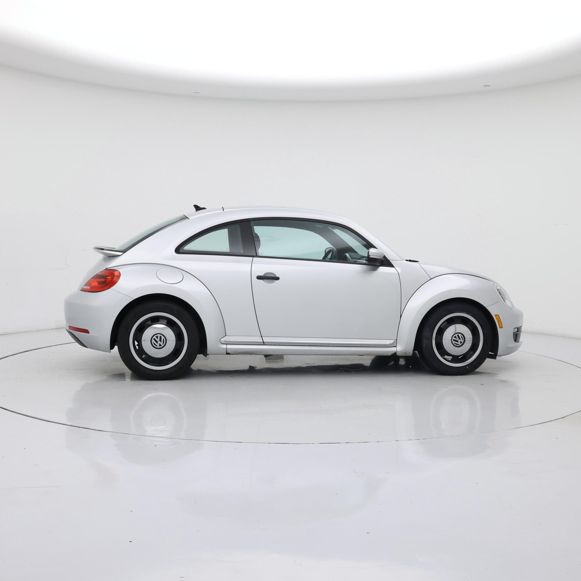 Thumbnail: 2015 Volkswagen Beetle - 7