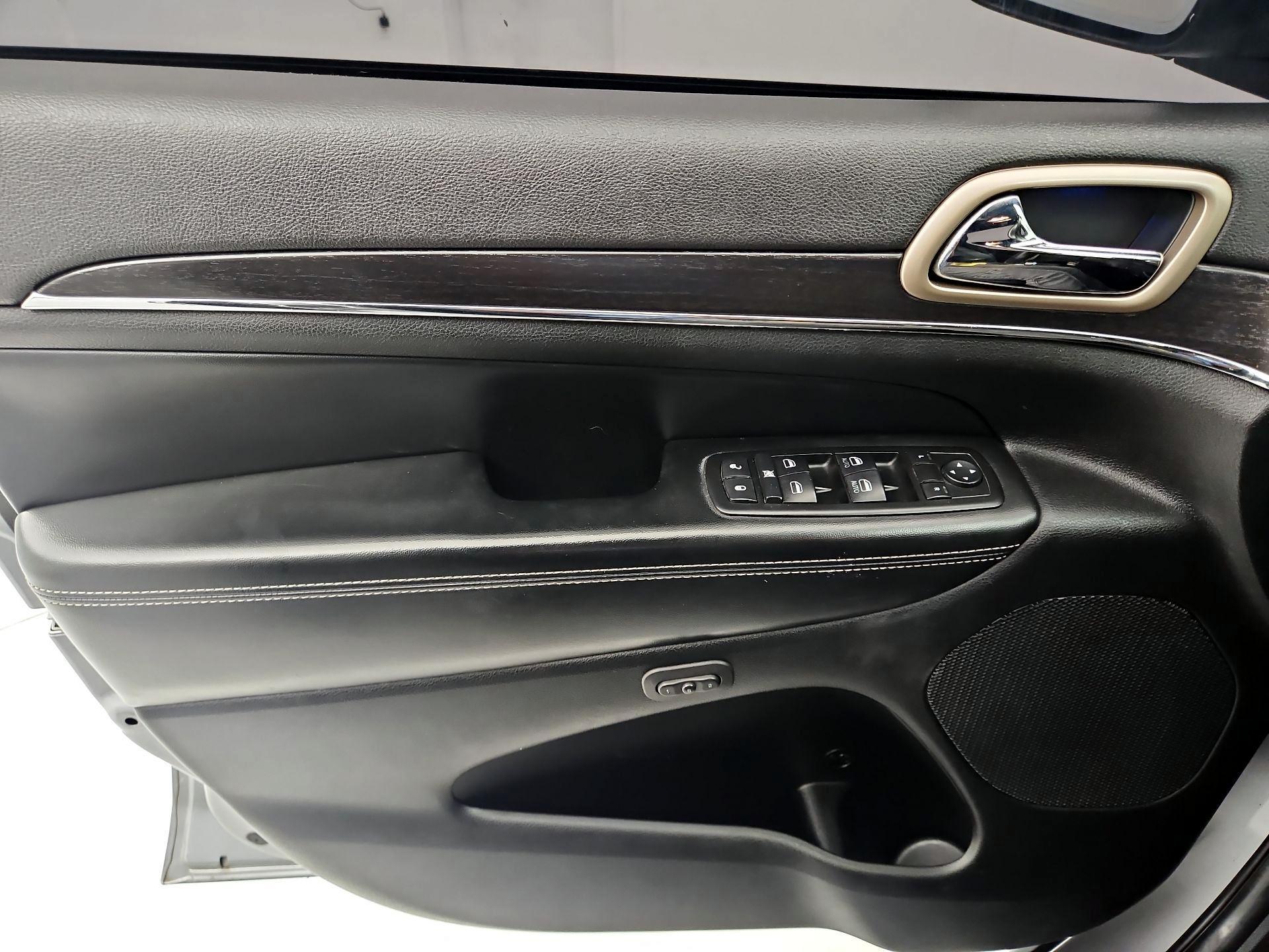 Thumbnail: 2014 Jeep Grand Cherokee - 12
