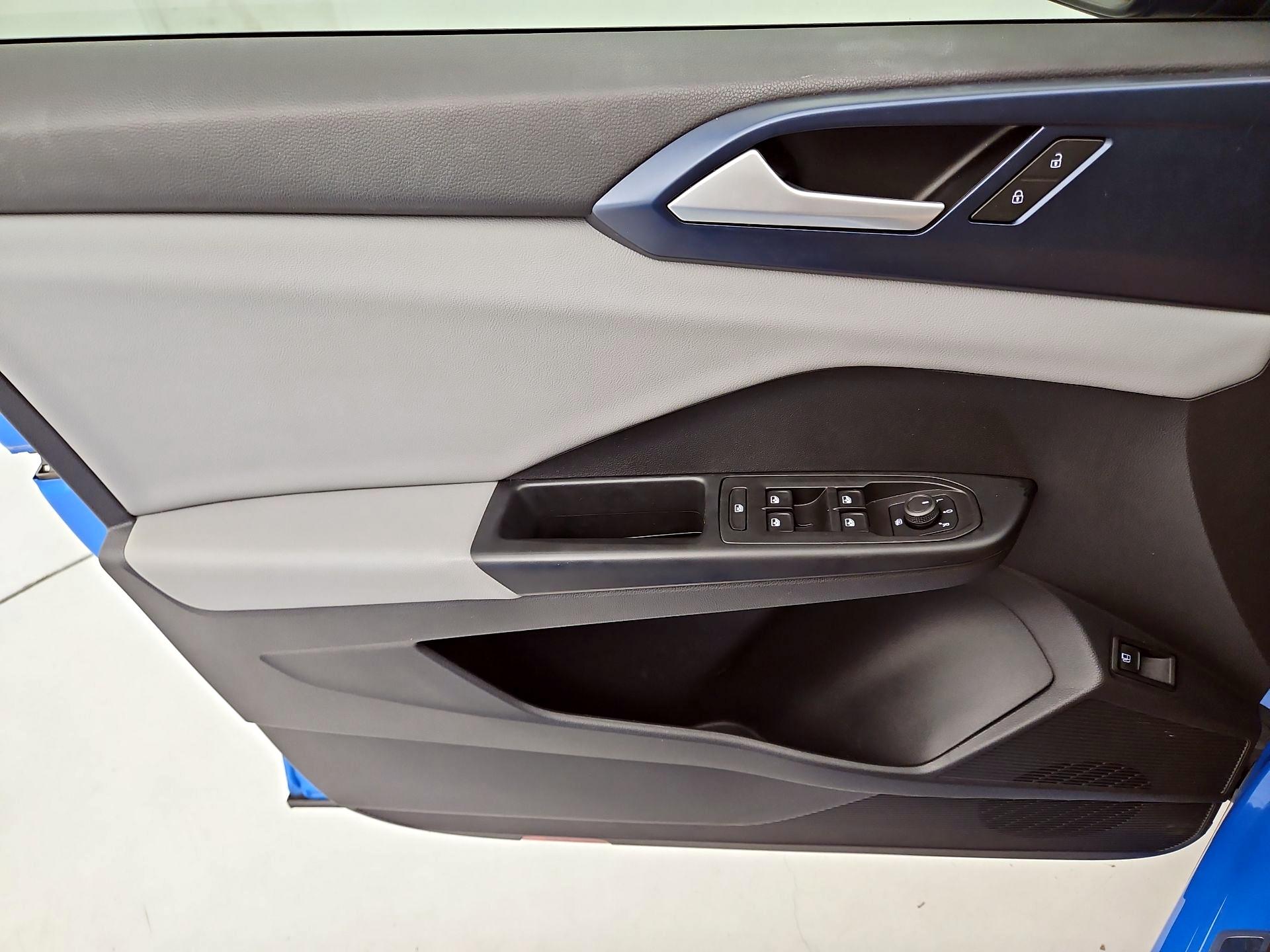 Thumbnail: 2022 Volkswagen Taos - 12