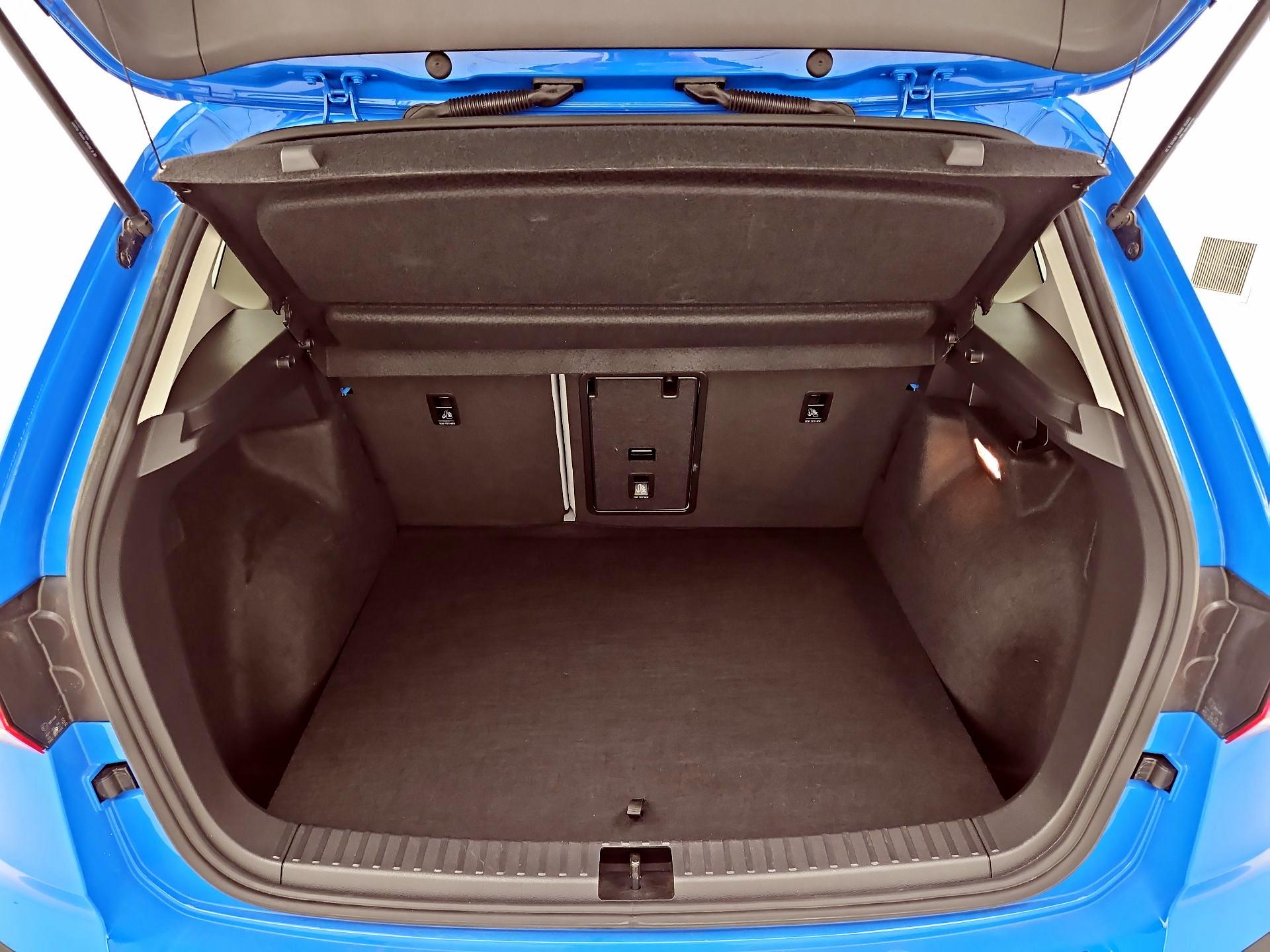 Thumbnail: 2022 Volkswagen Taos - 20