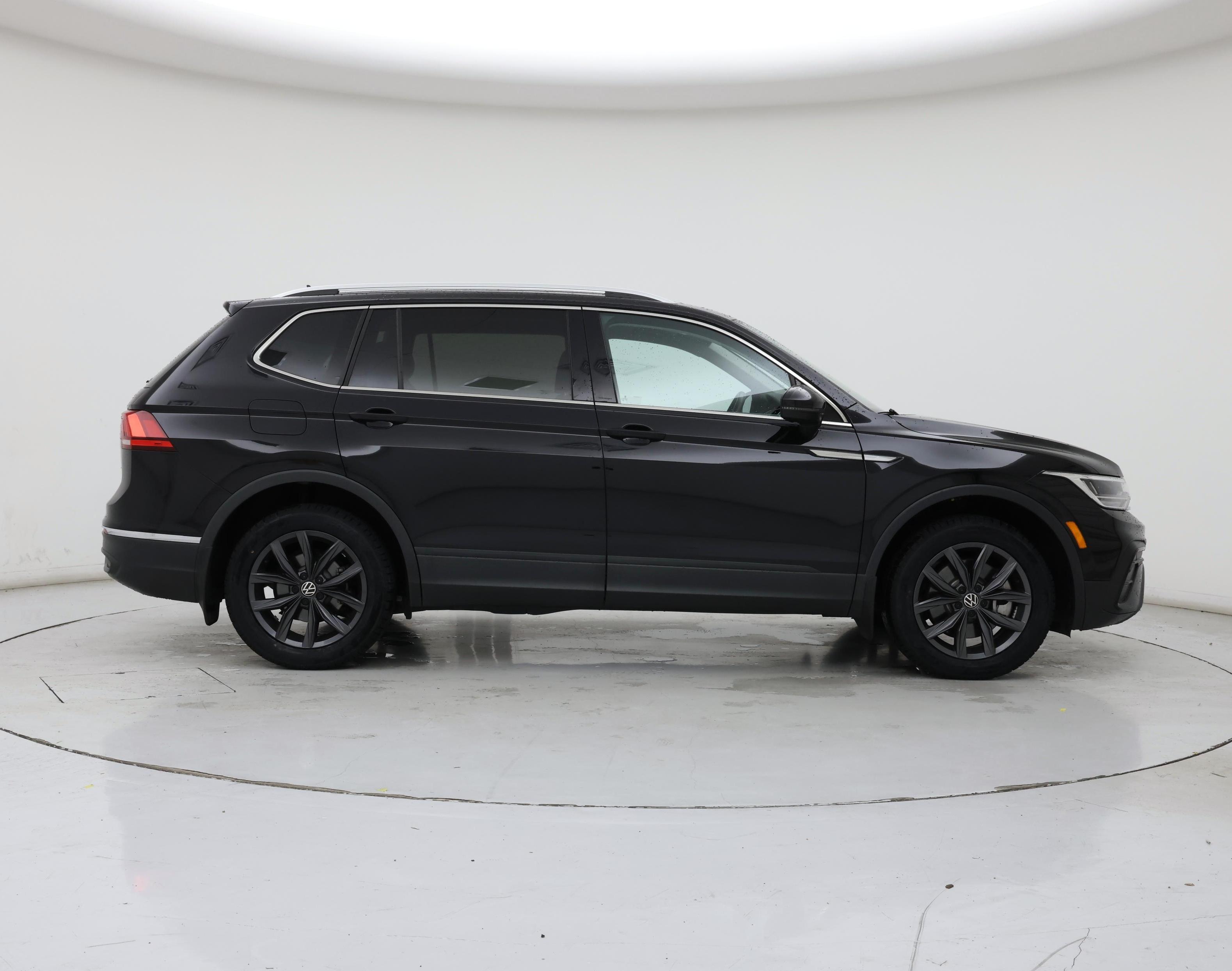 Thumbnail: 2022 Volkswagen Tiguan - 7