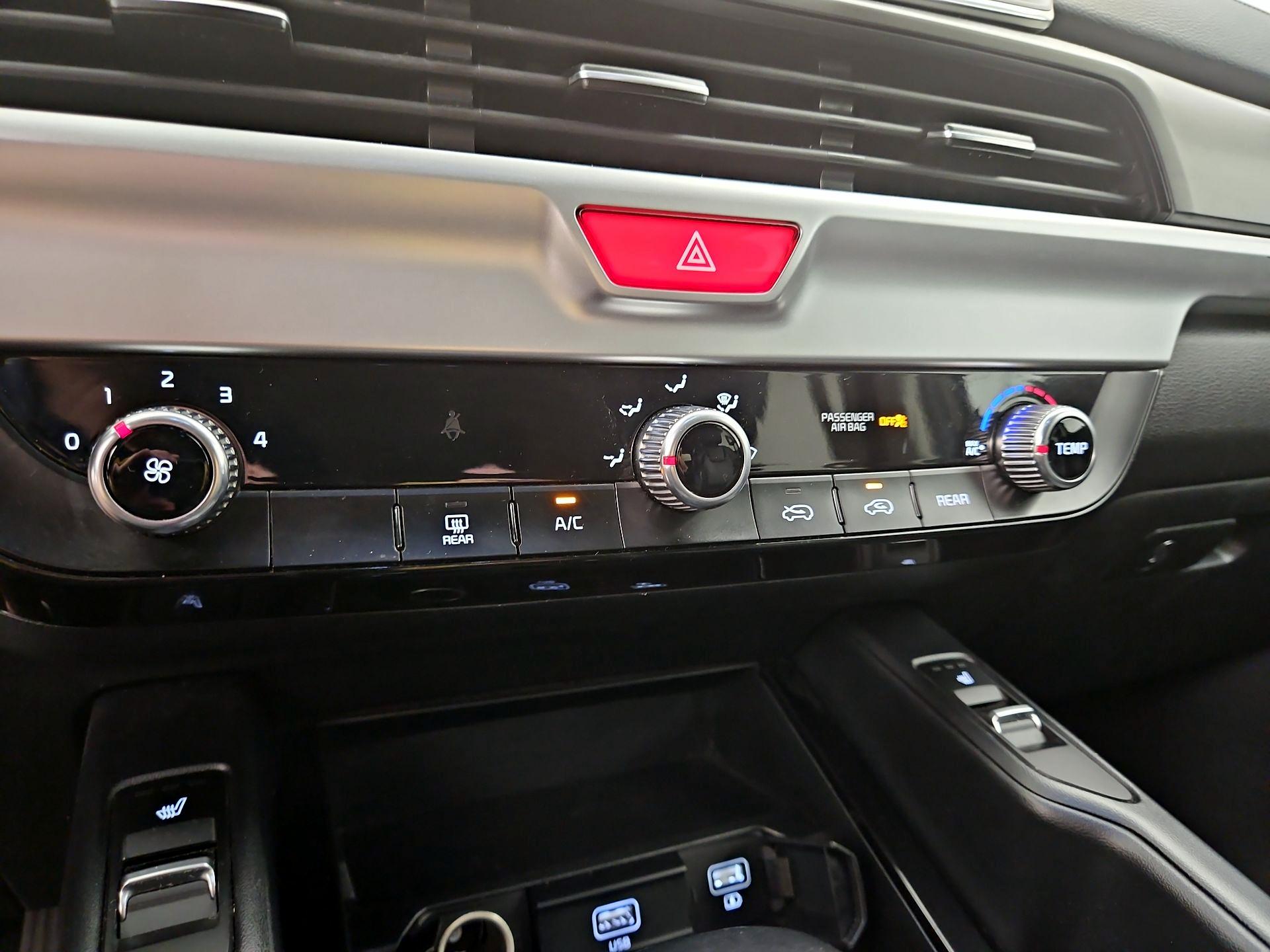 Thumbnail: 2020 Kia Telluride - 16