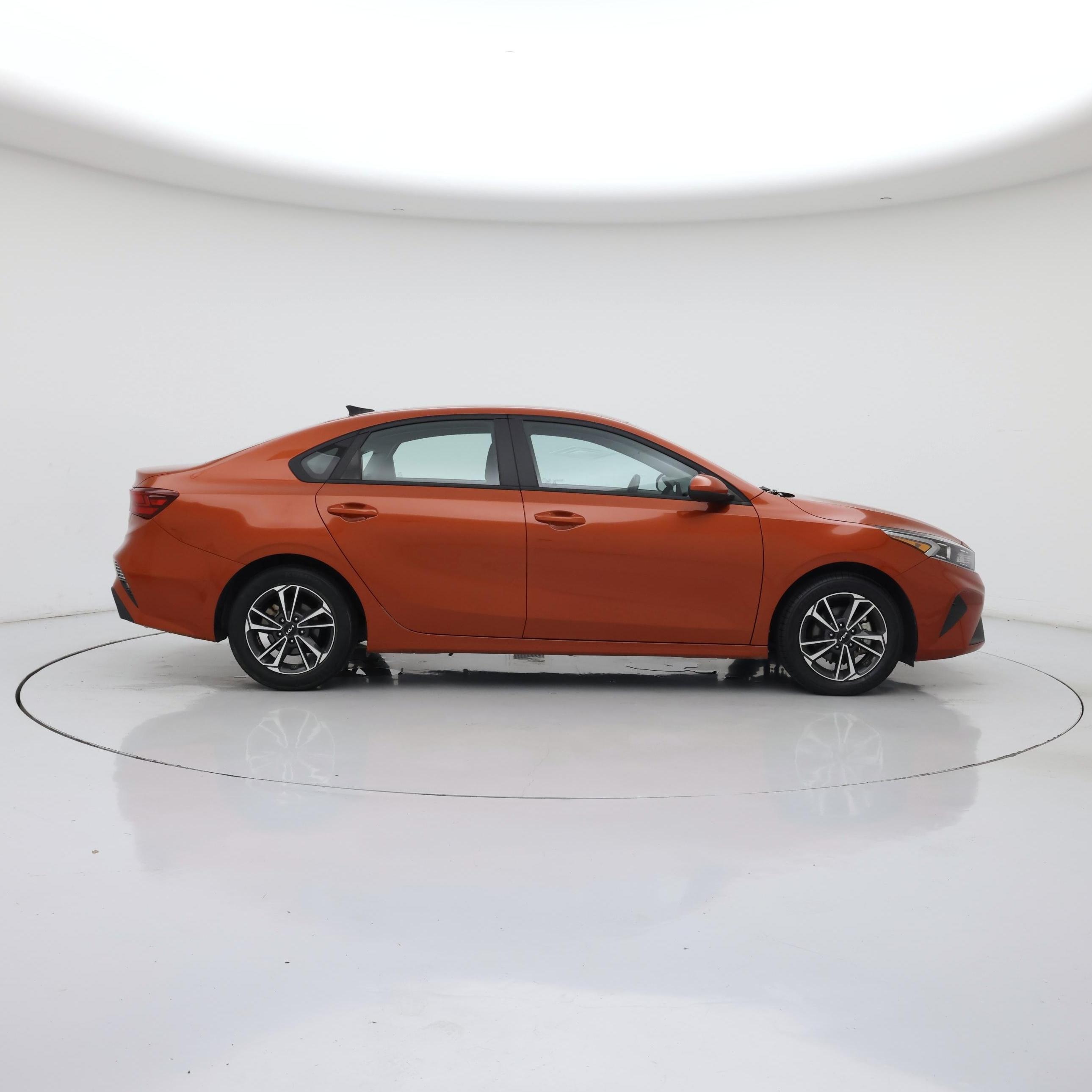 Thumbnail: 2024 Kia Forte - 7