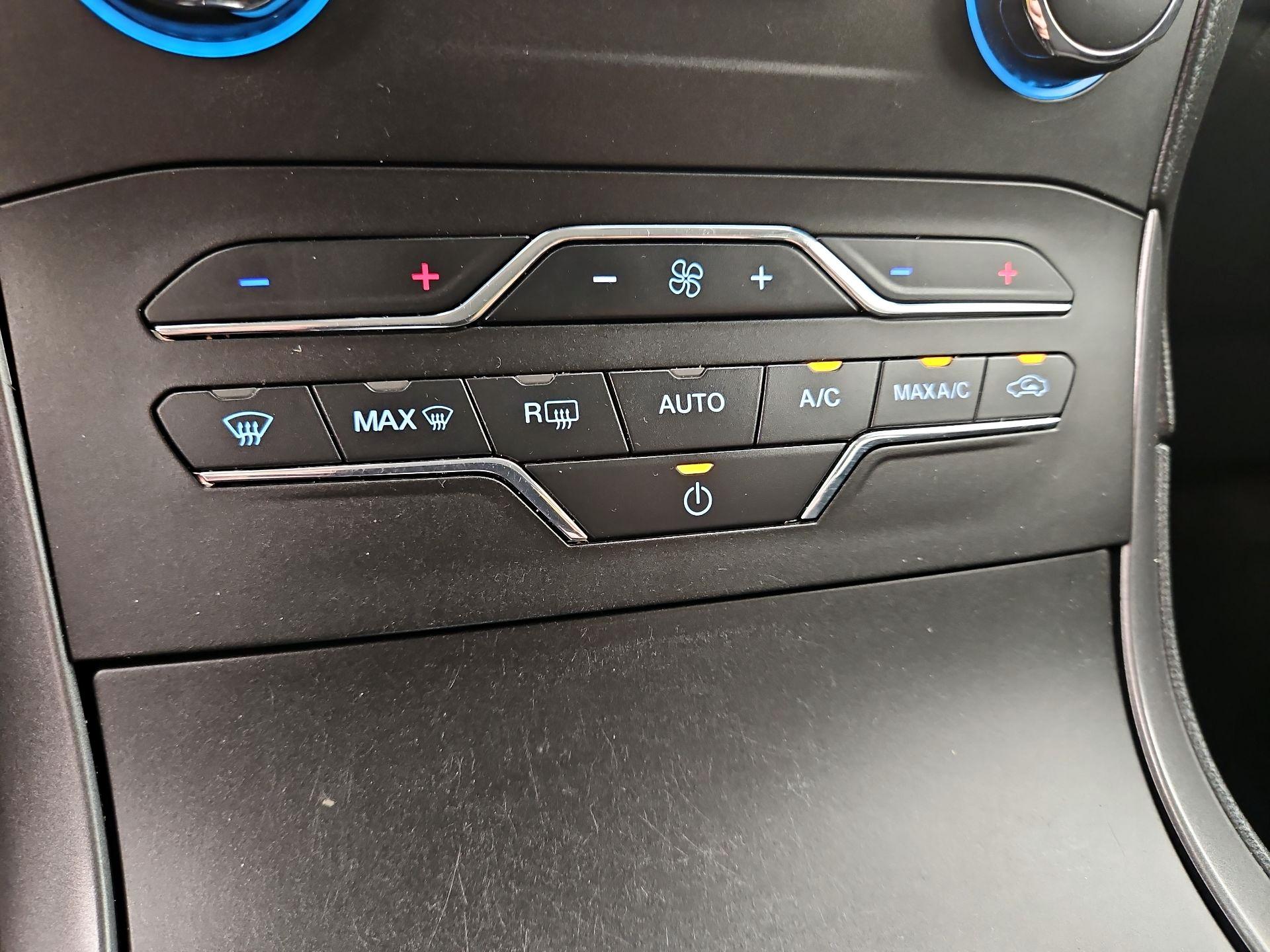 Thumbnail: 2020 Ford Edge - 16