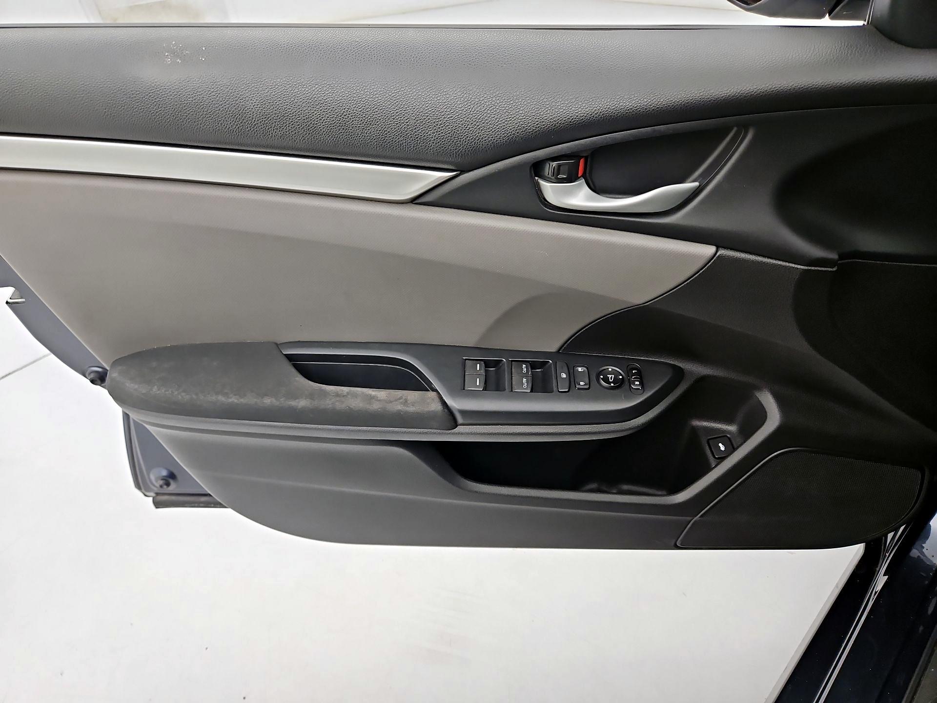 Thumbnail: 2016 Honda Civic - 12