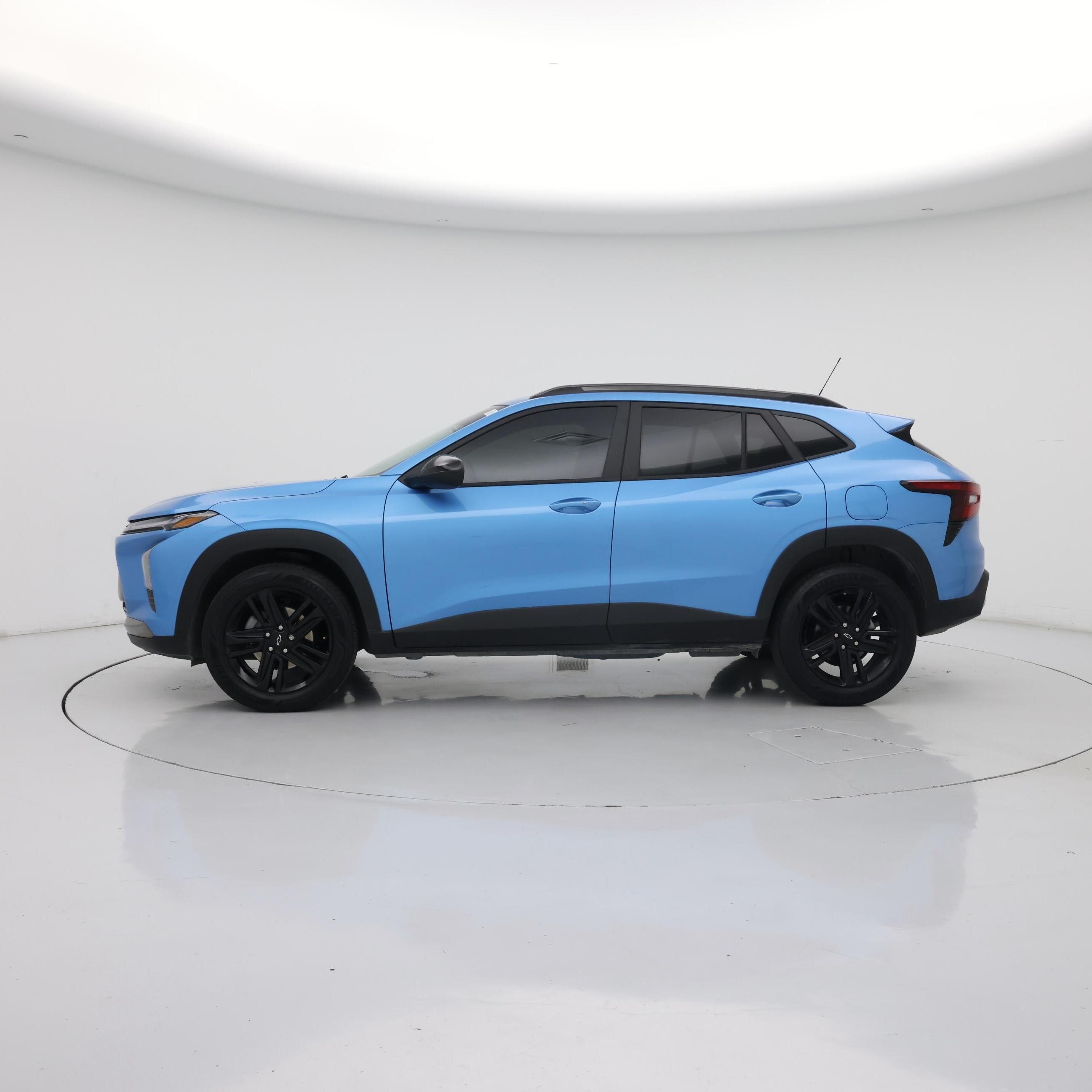 Thumbnail: 2025 Chevrolet Trax - 3