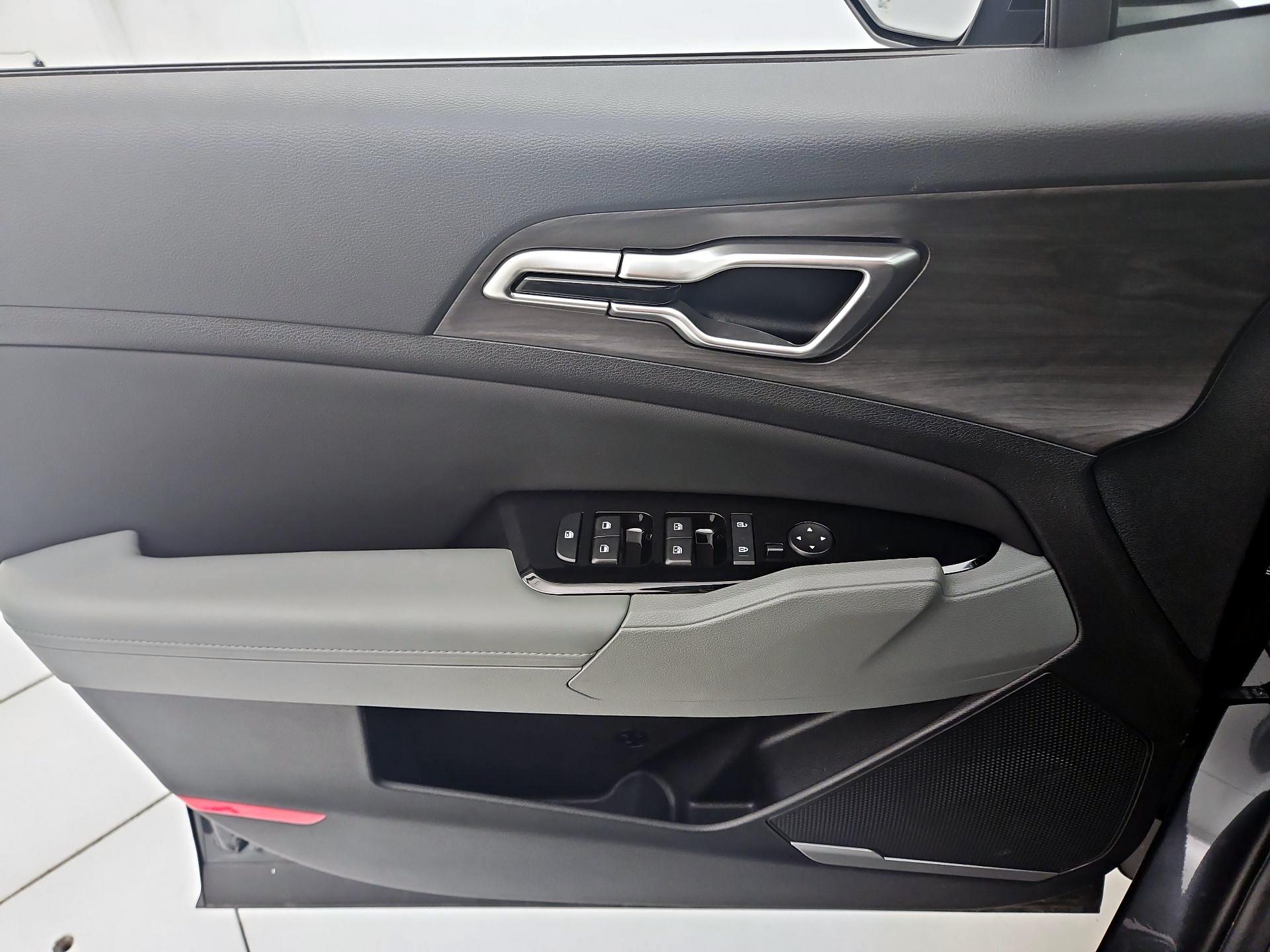 Thumbnail: 2023 Kia Sportage - 12
