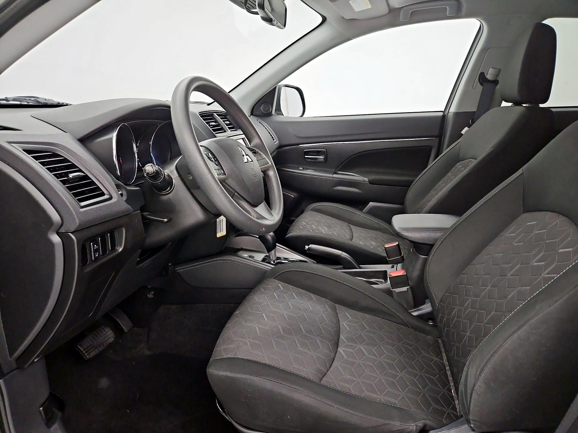 Thumbnail: 2023 Mitsubishi Outlander Sport - 11