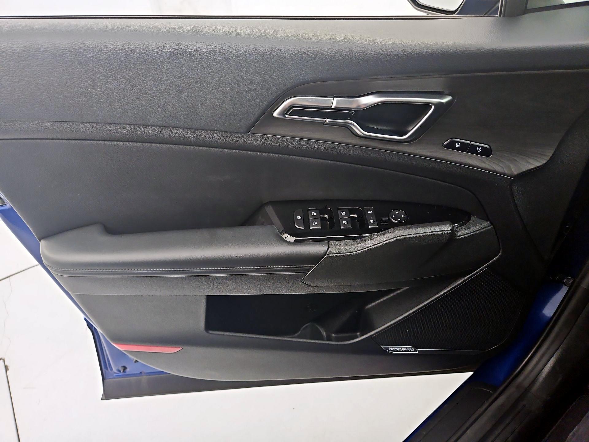 Thumbnail: 2023 Kia Sportage - 12