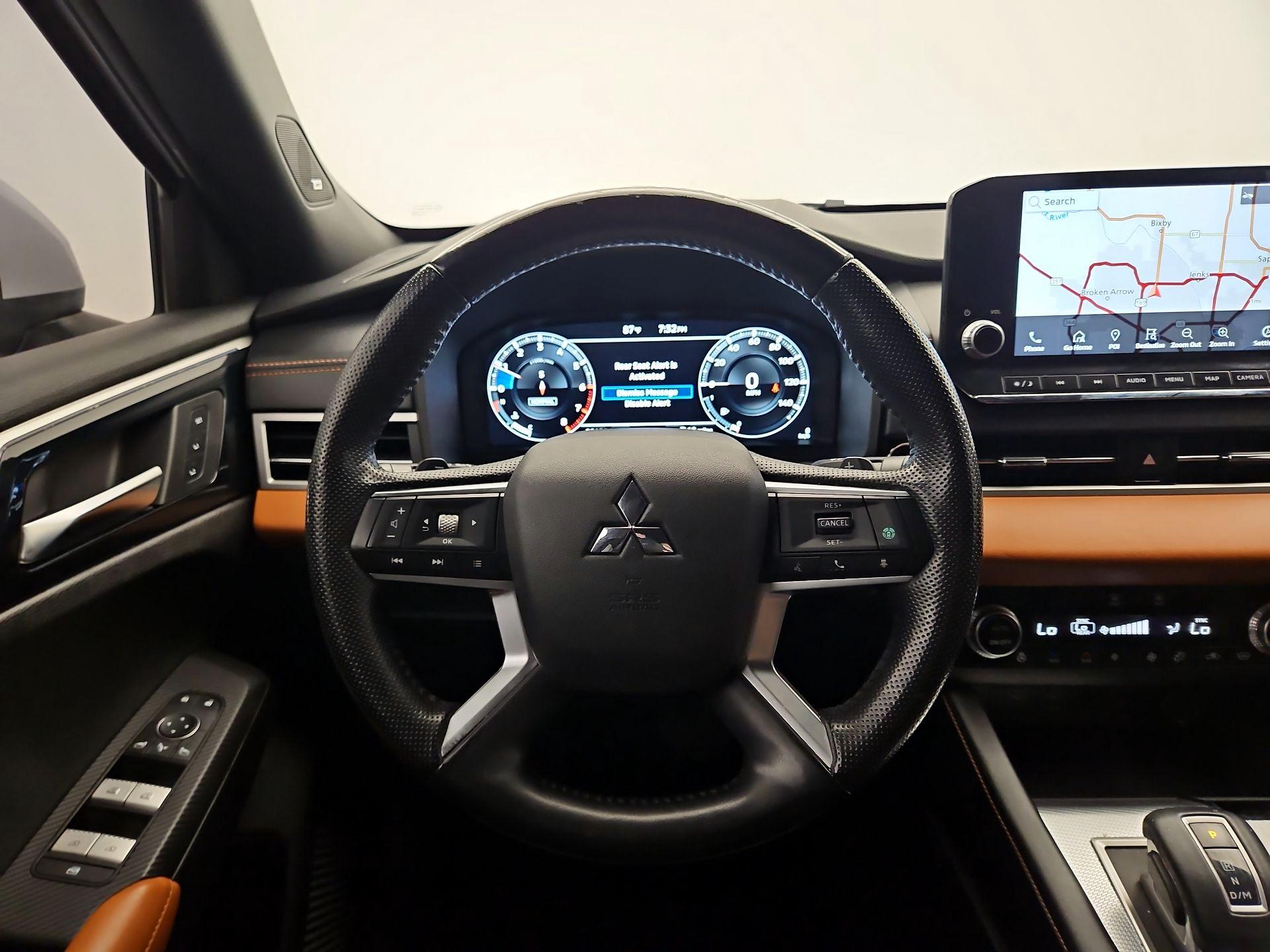 Thumbnail: 2022 Mitsubishi Outlander - 10