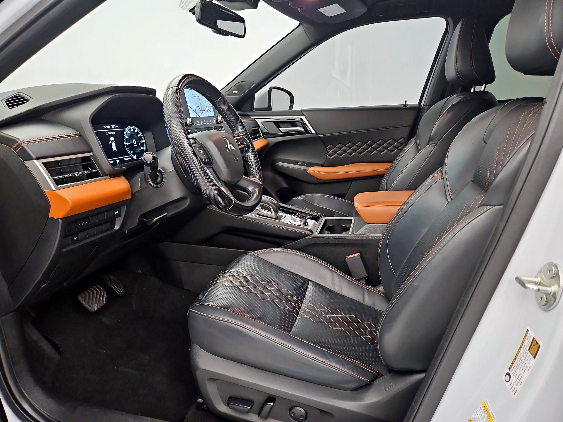 Thumbnail: 2022 Mitsubishi Outlander - 11