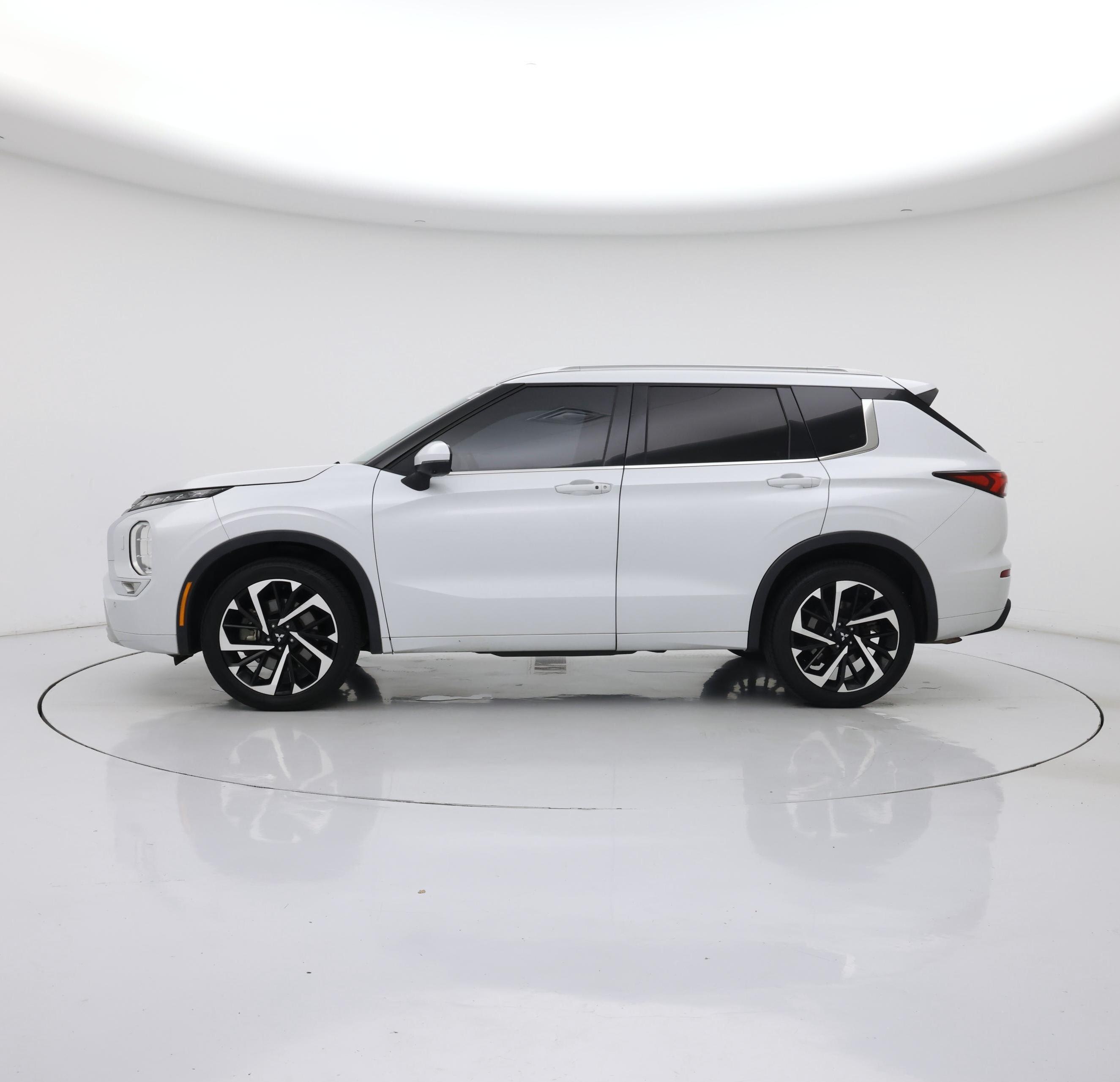 Thumbnail: 2022 Mitsubishi Outlander - 3