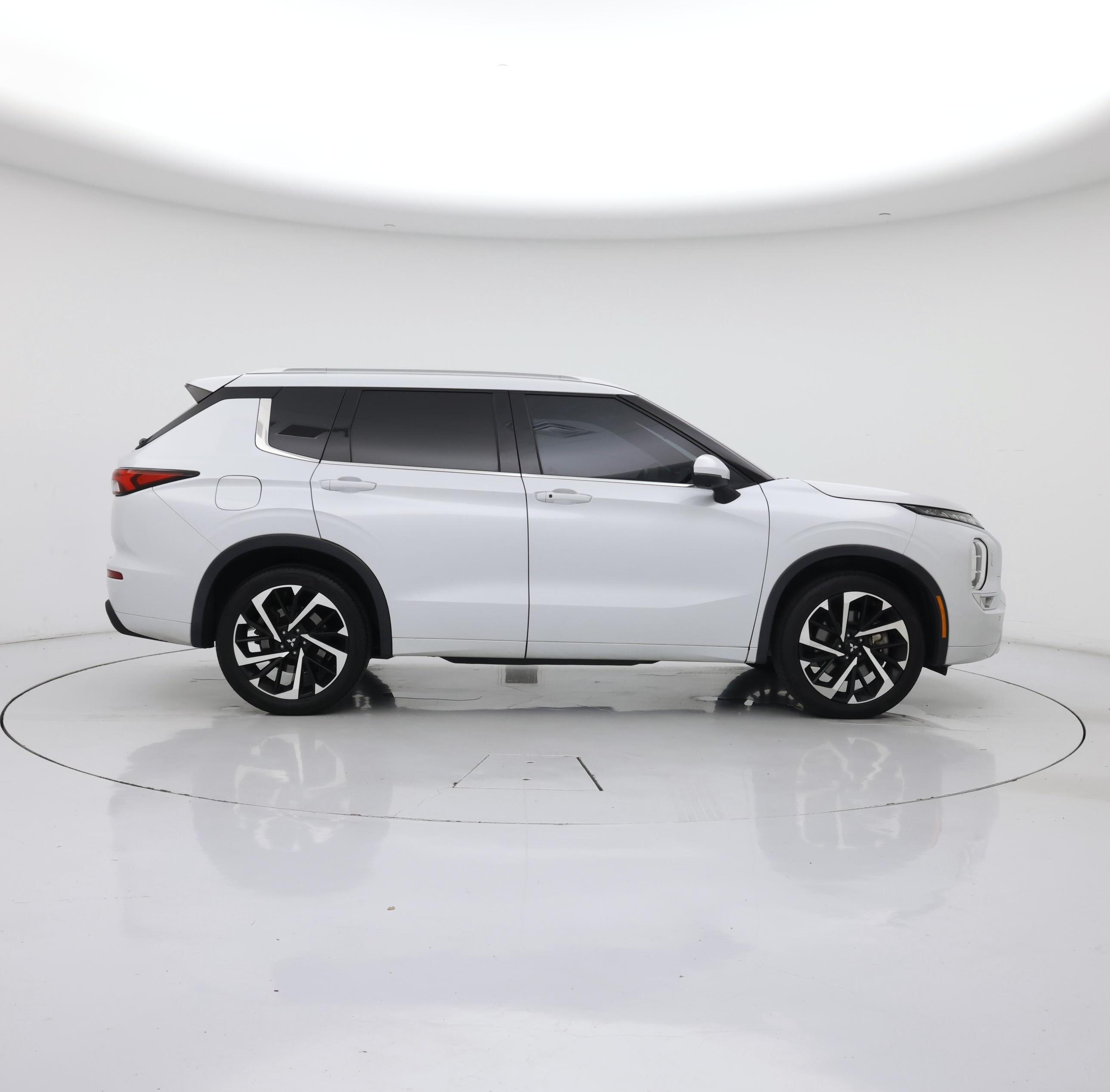 Thumbnail: 2022 Mitsubishi Outlander - 7