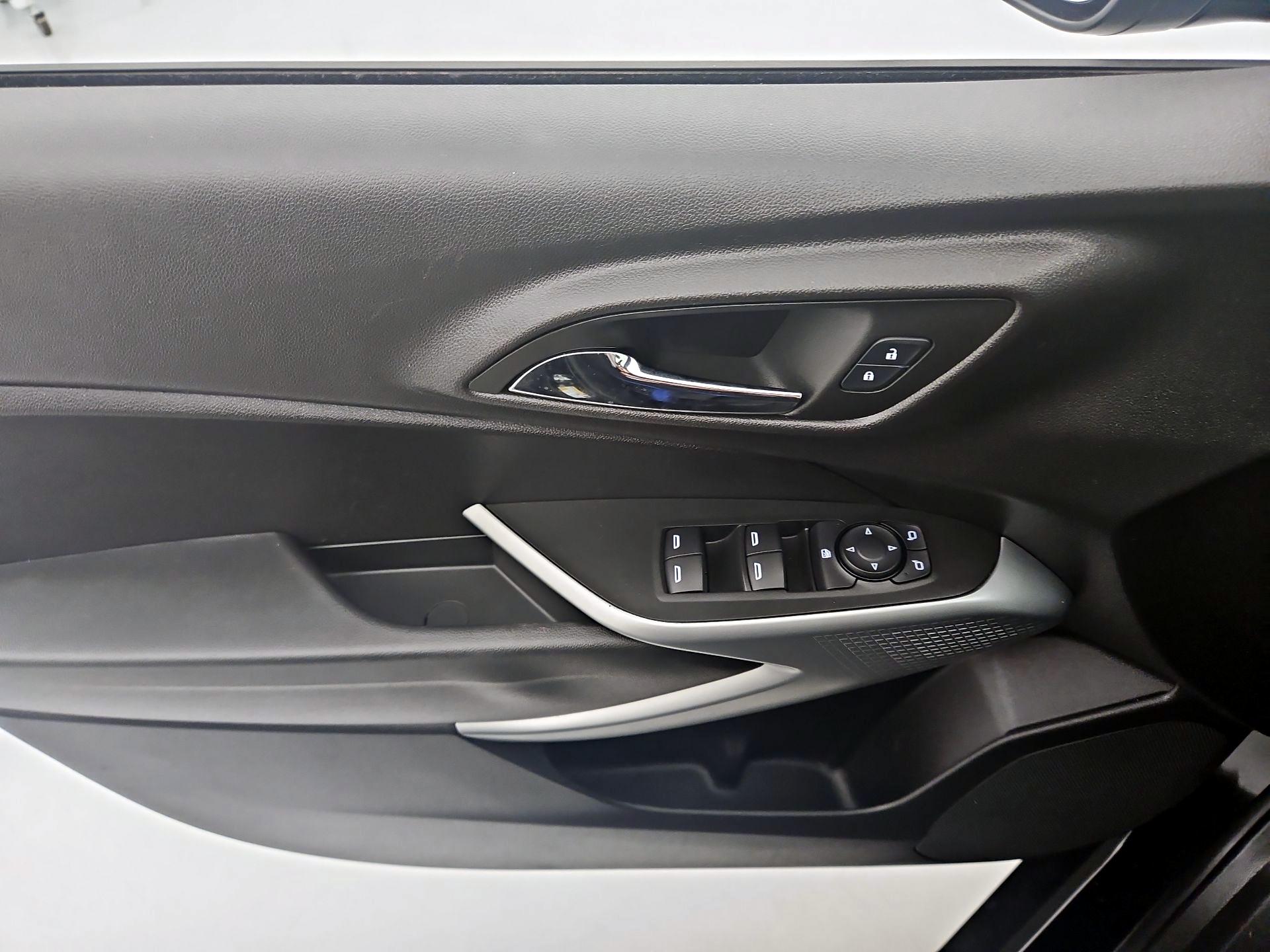 Thumbnail: 2025 Chevrolet Trax - 12