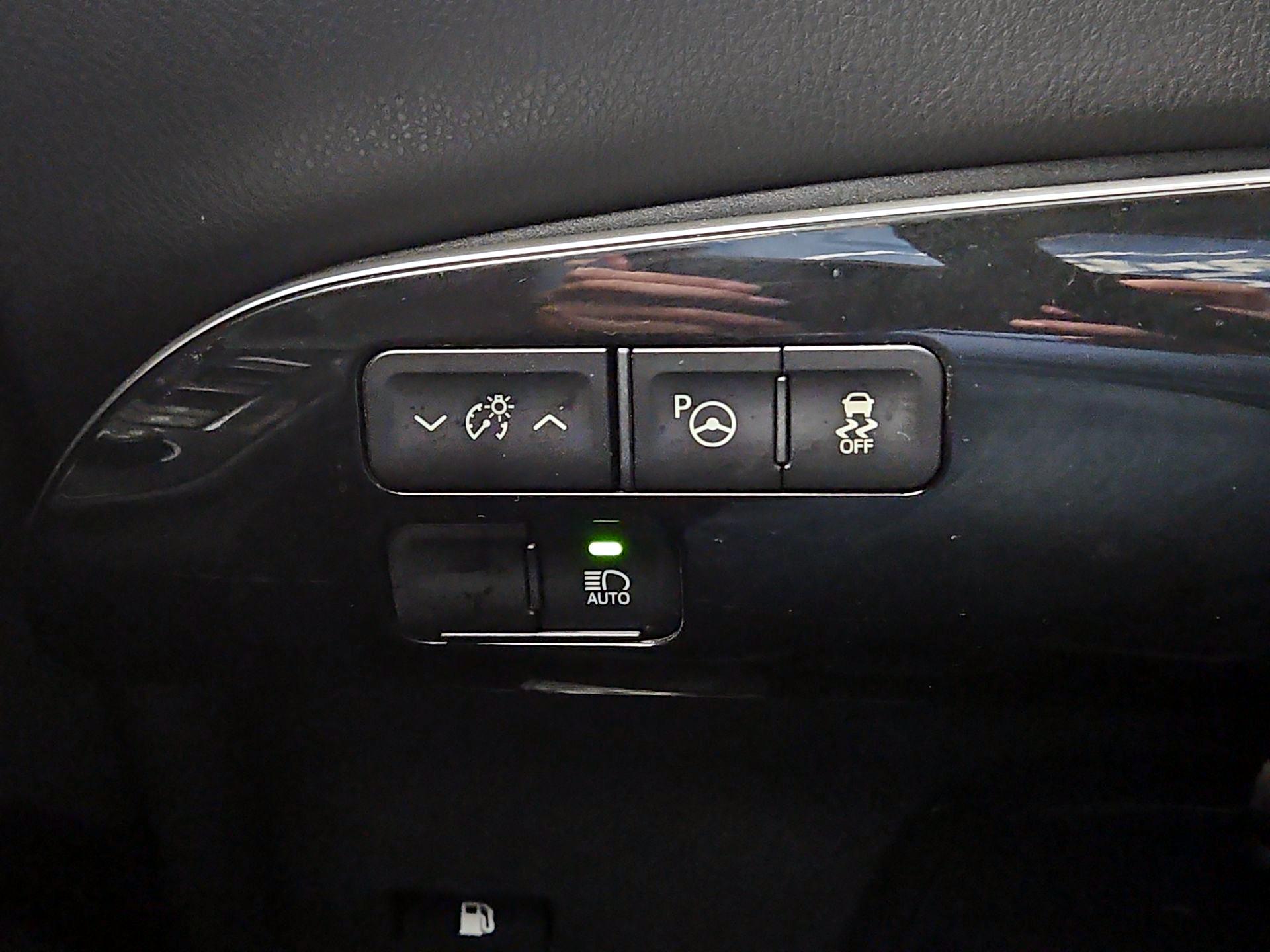 Thumbnail: 2021 Toyota Prius - 13
