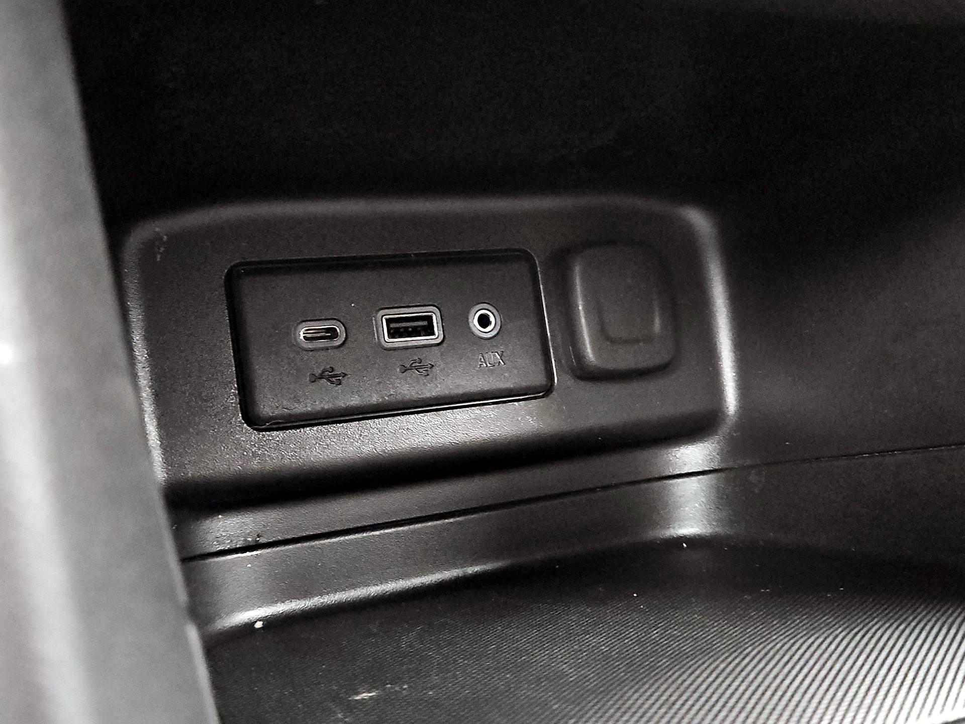 Thumbnail: 2020 Chevrolet Equinox - 18