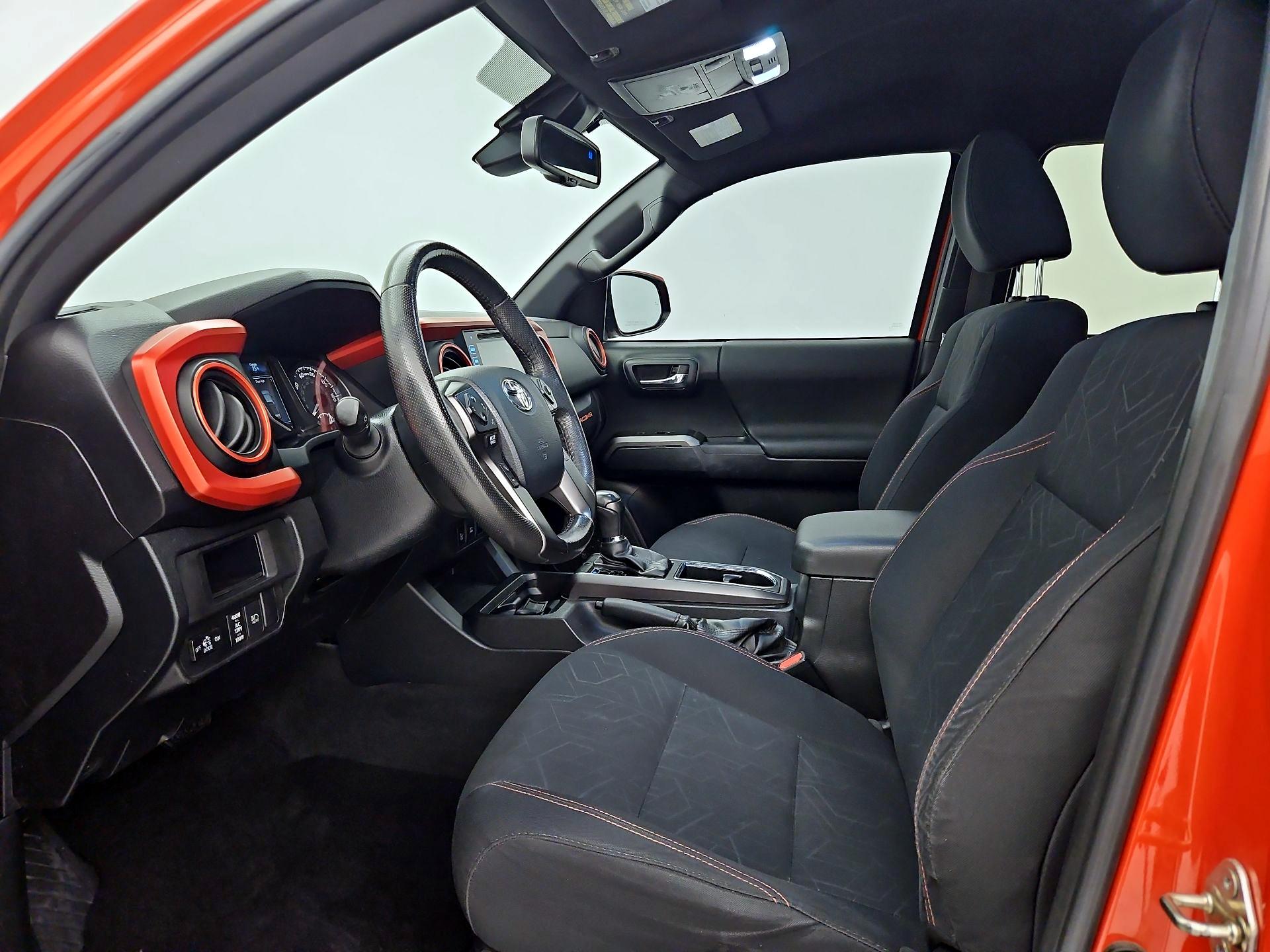 Thumbnail: 2018 Toyota Tacoma - 11