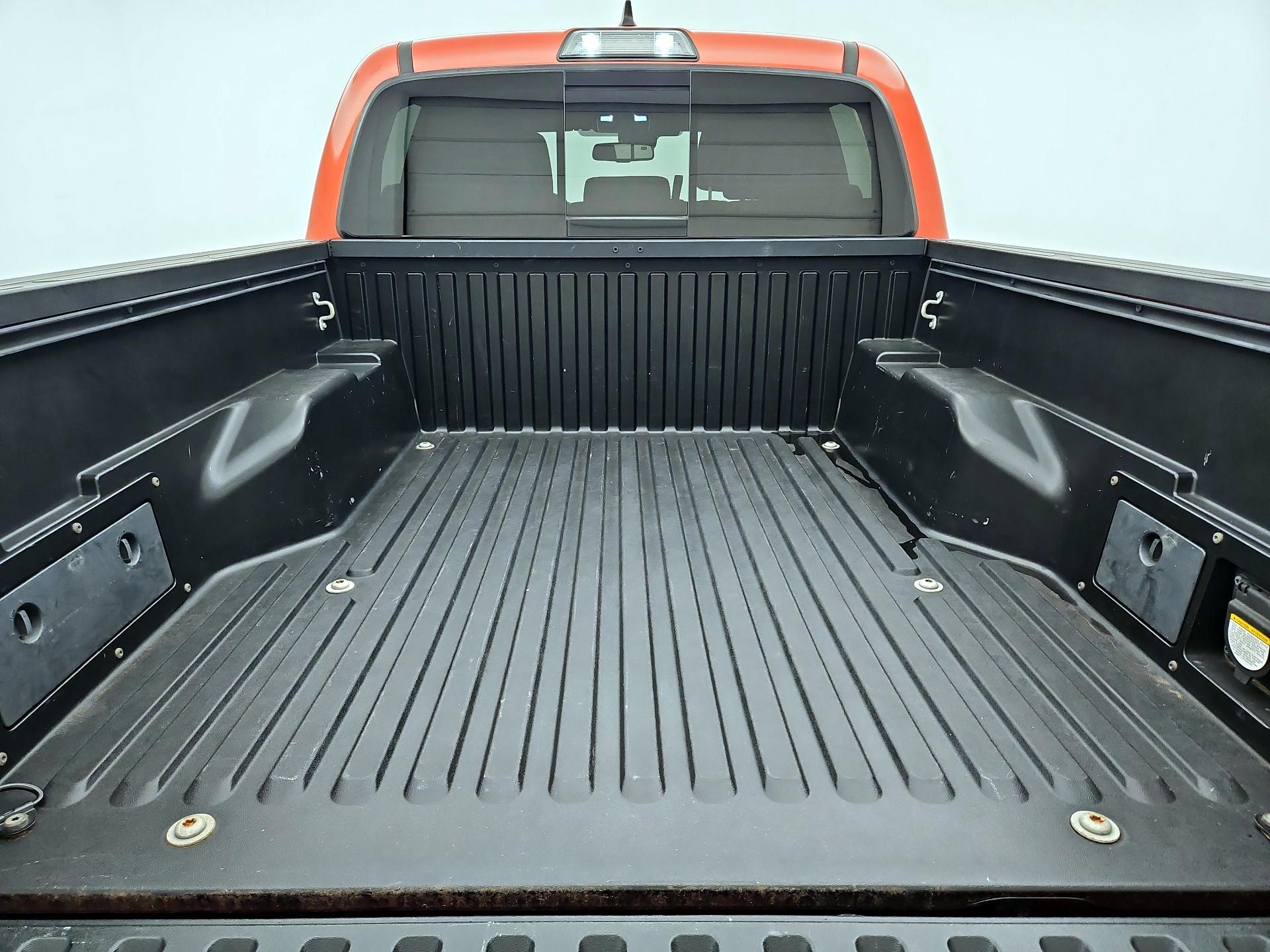 Thumbnail: 2018 Toyota Tacoma - 20