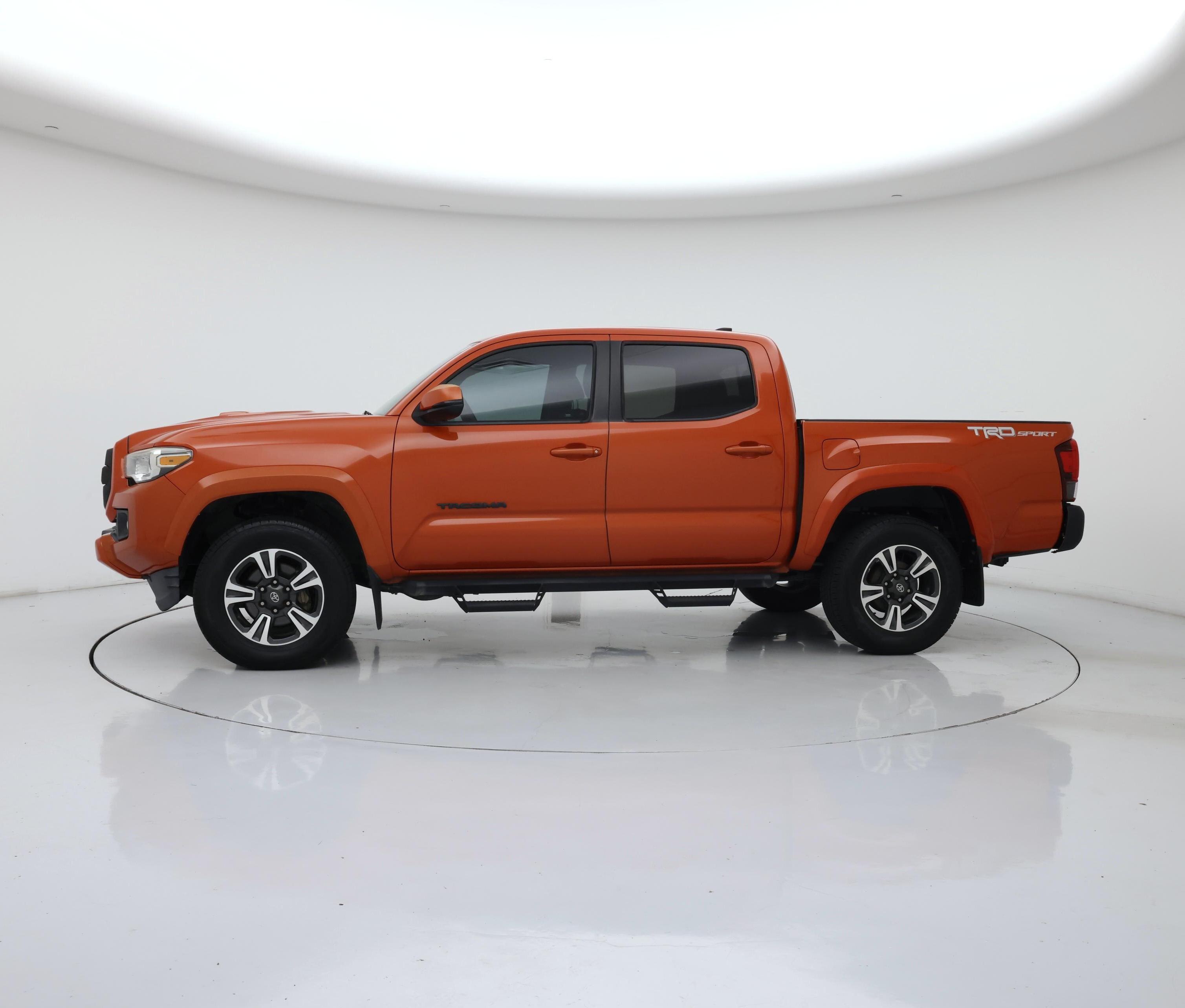 Thumbnail: 2018 Toyota Tacoma - 3