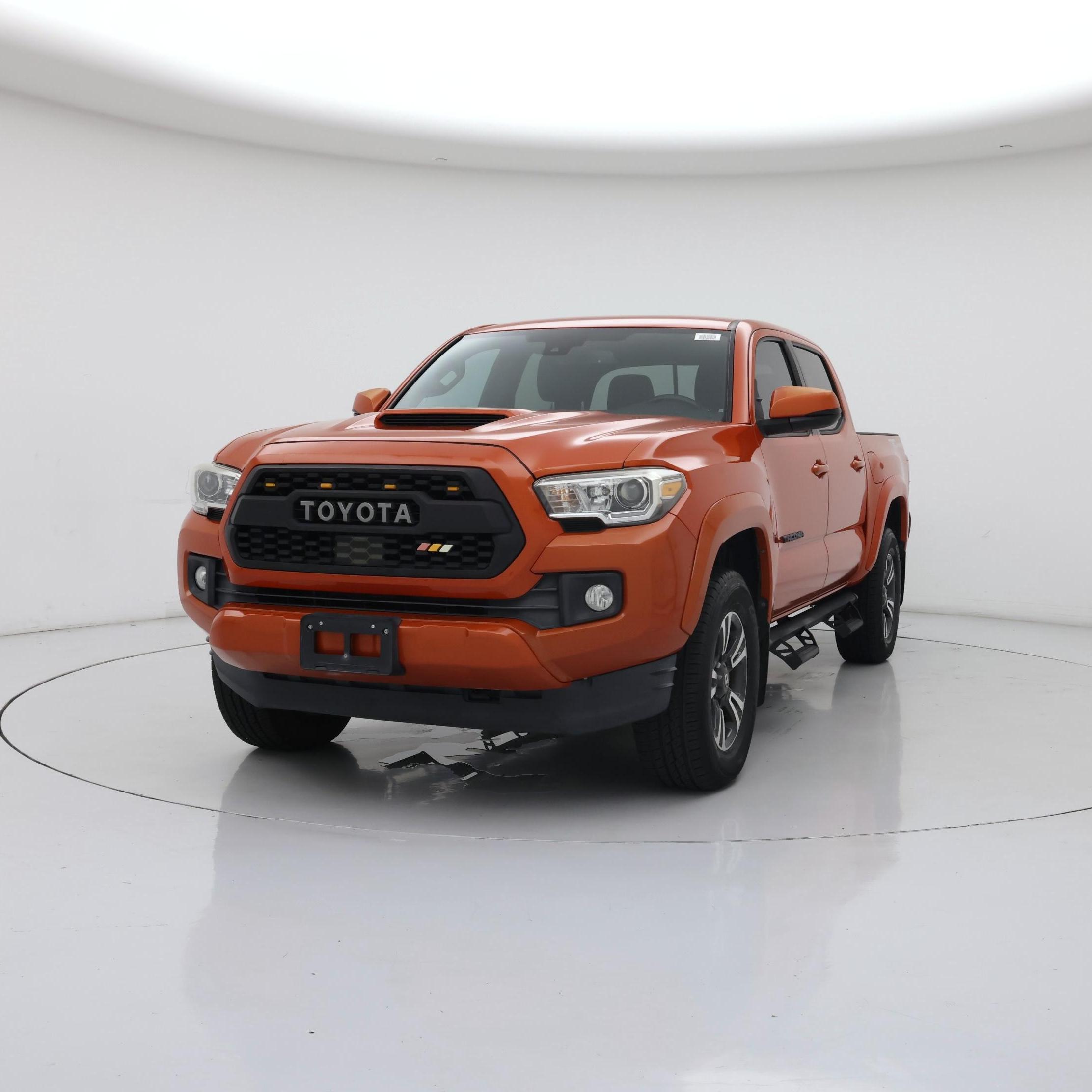 Thumbnail: 2018 Toyota Tacoma - 4