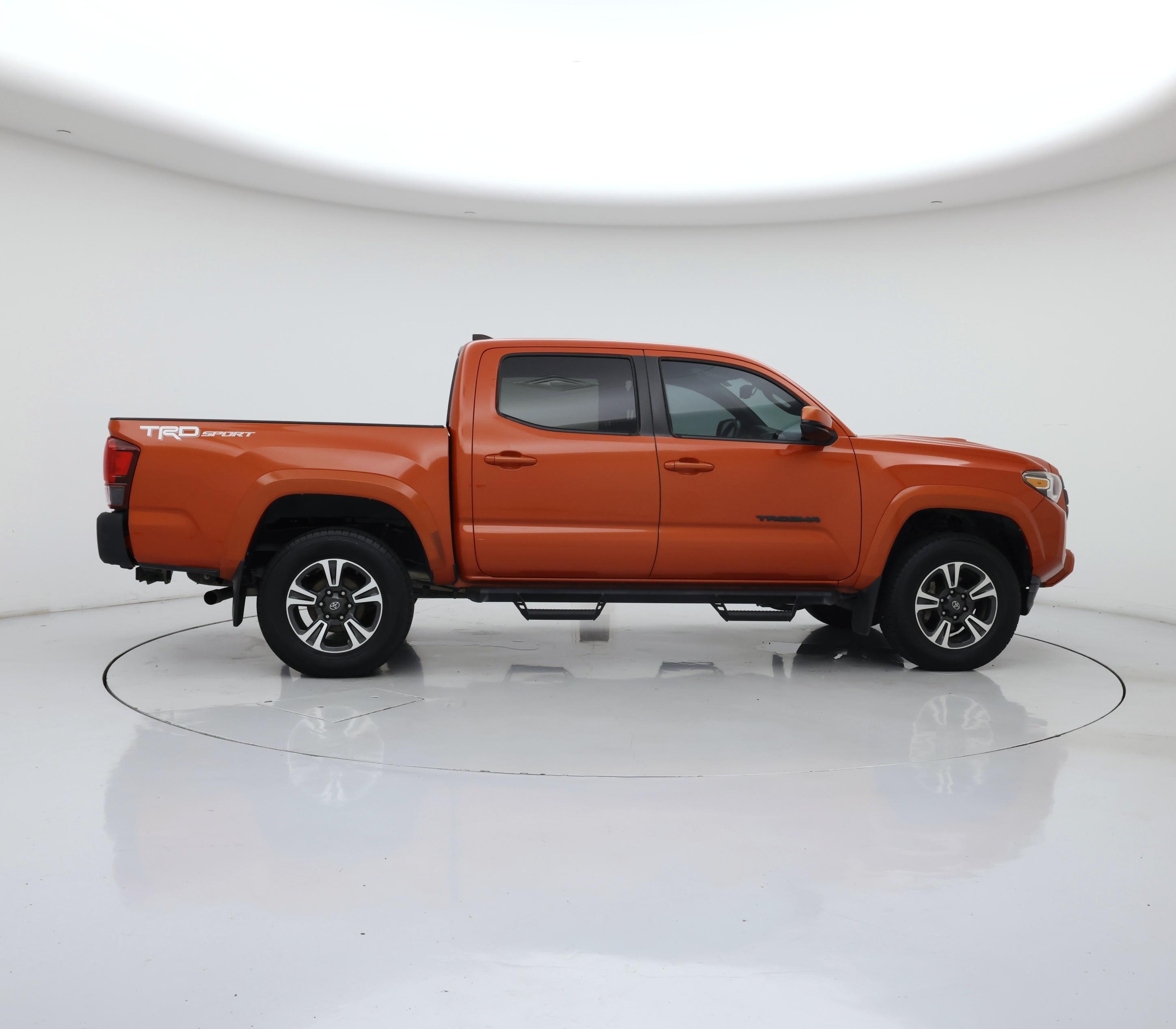Thumbnail: 2018 Toyota Tacoma - 7