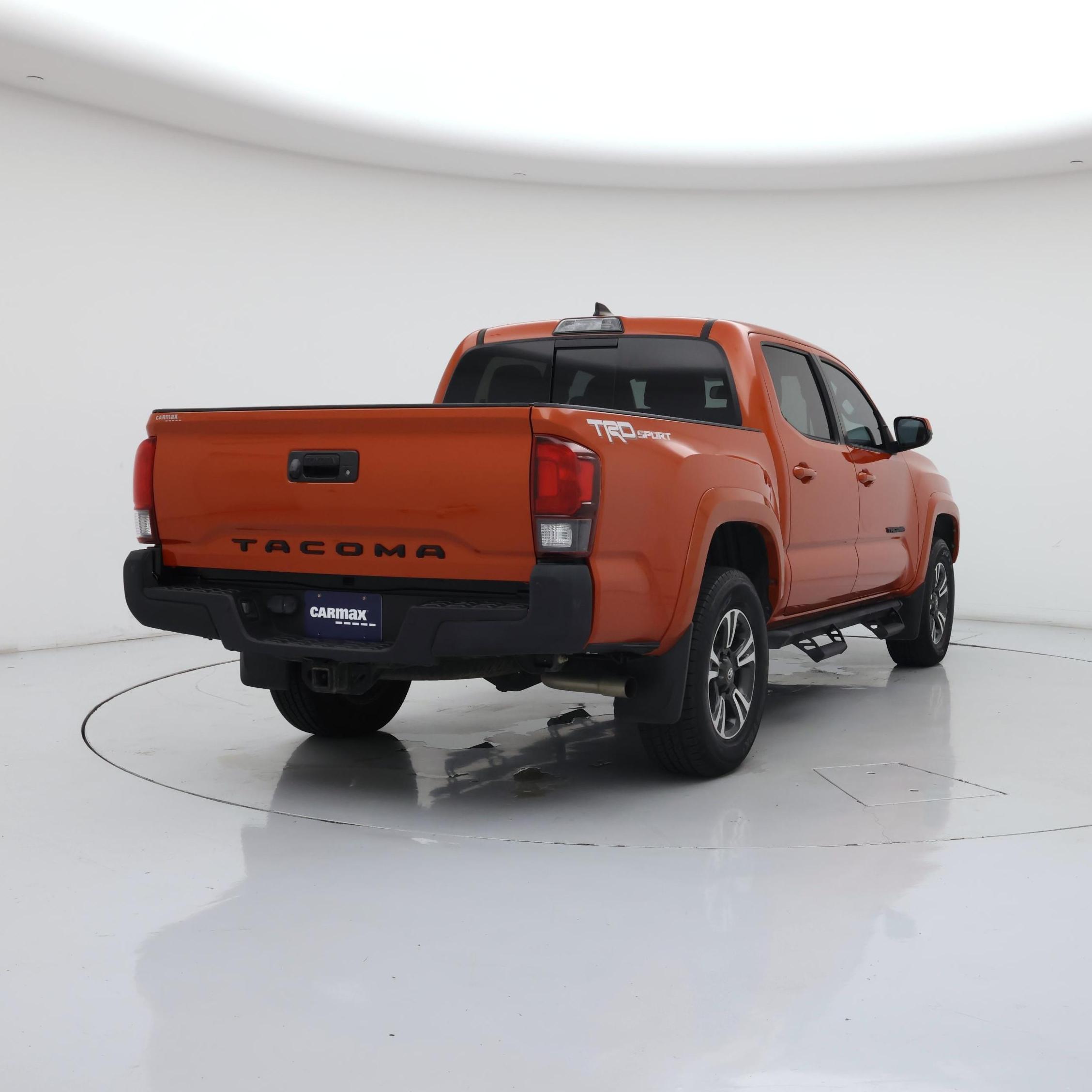 Thumbnail: 2018 Toyota Tacoma - 8