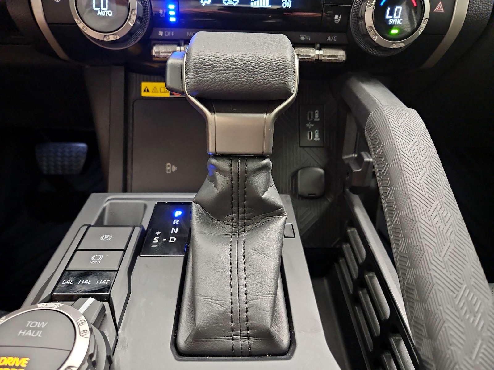 2025 Toyota Tacoma Limited - Photo 19
