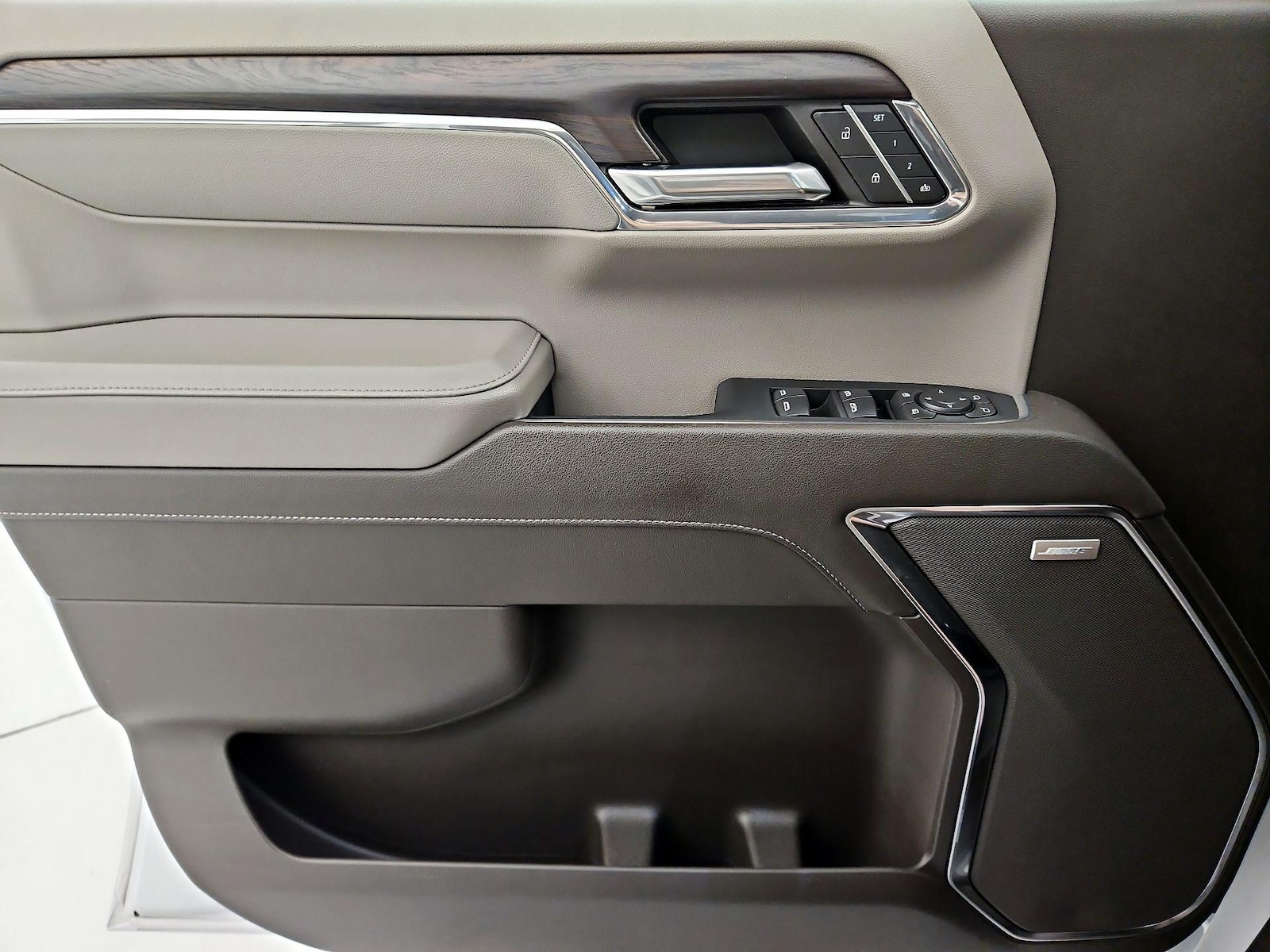 2024 GMC Sierra 1500 SLT - Photo 13