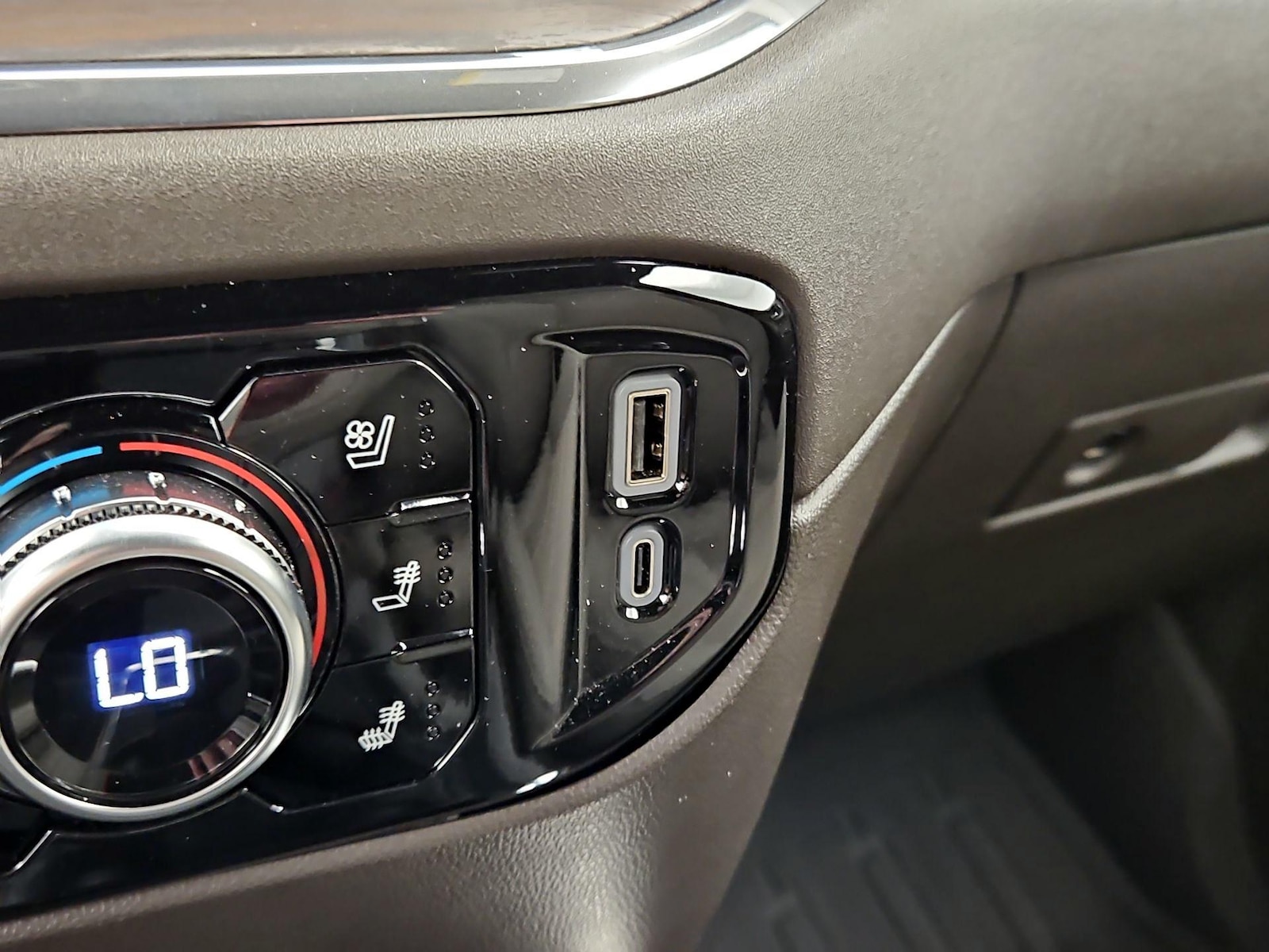 2024 GMC Sierra 1500 SLT - Photo 20