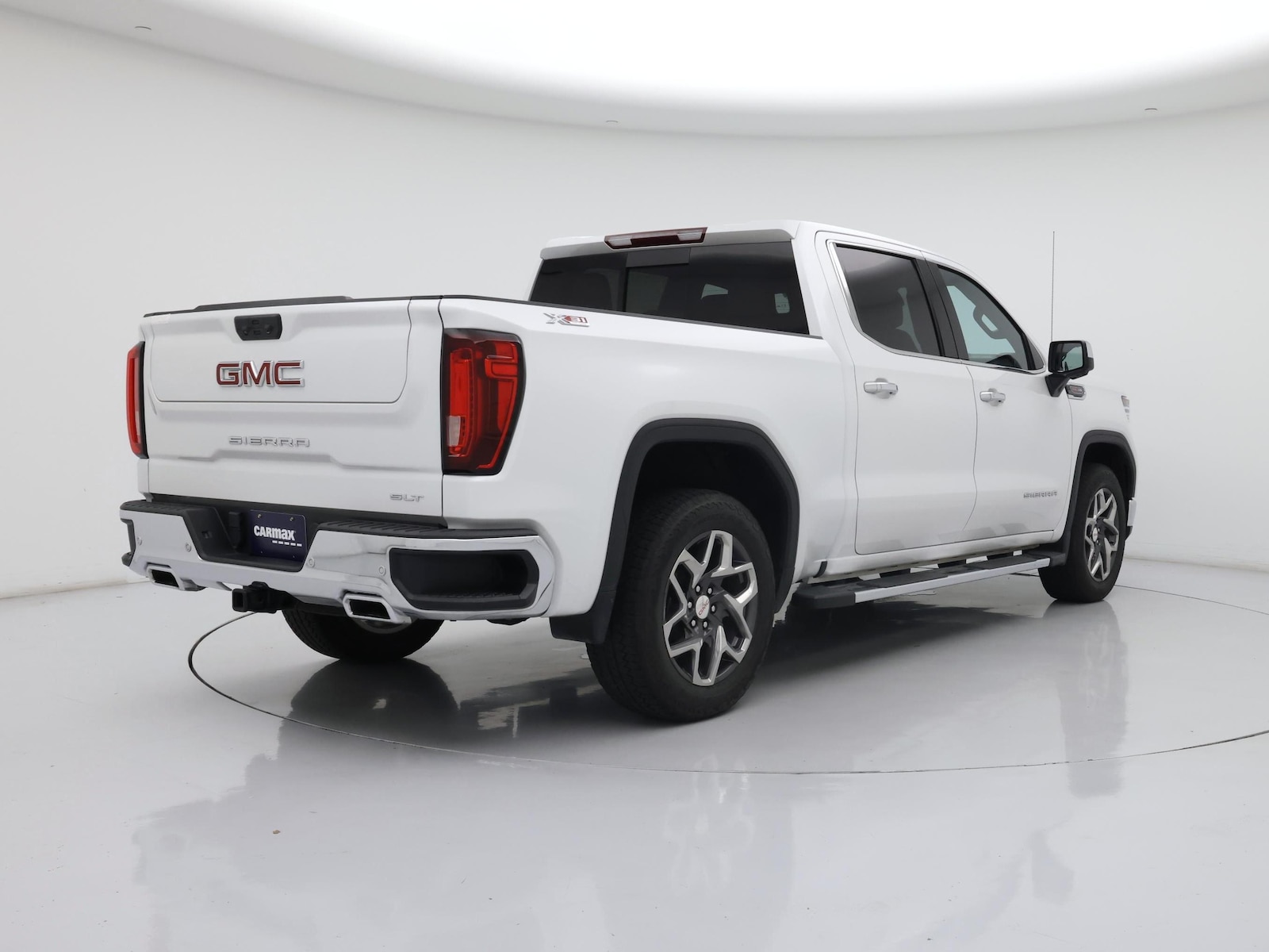 2024 GMC Sierra 1500 SLT - Photo 9