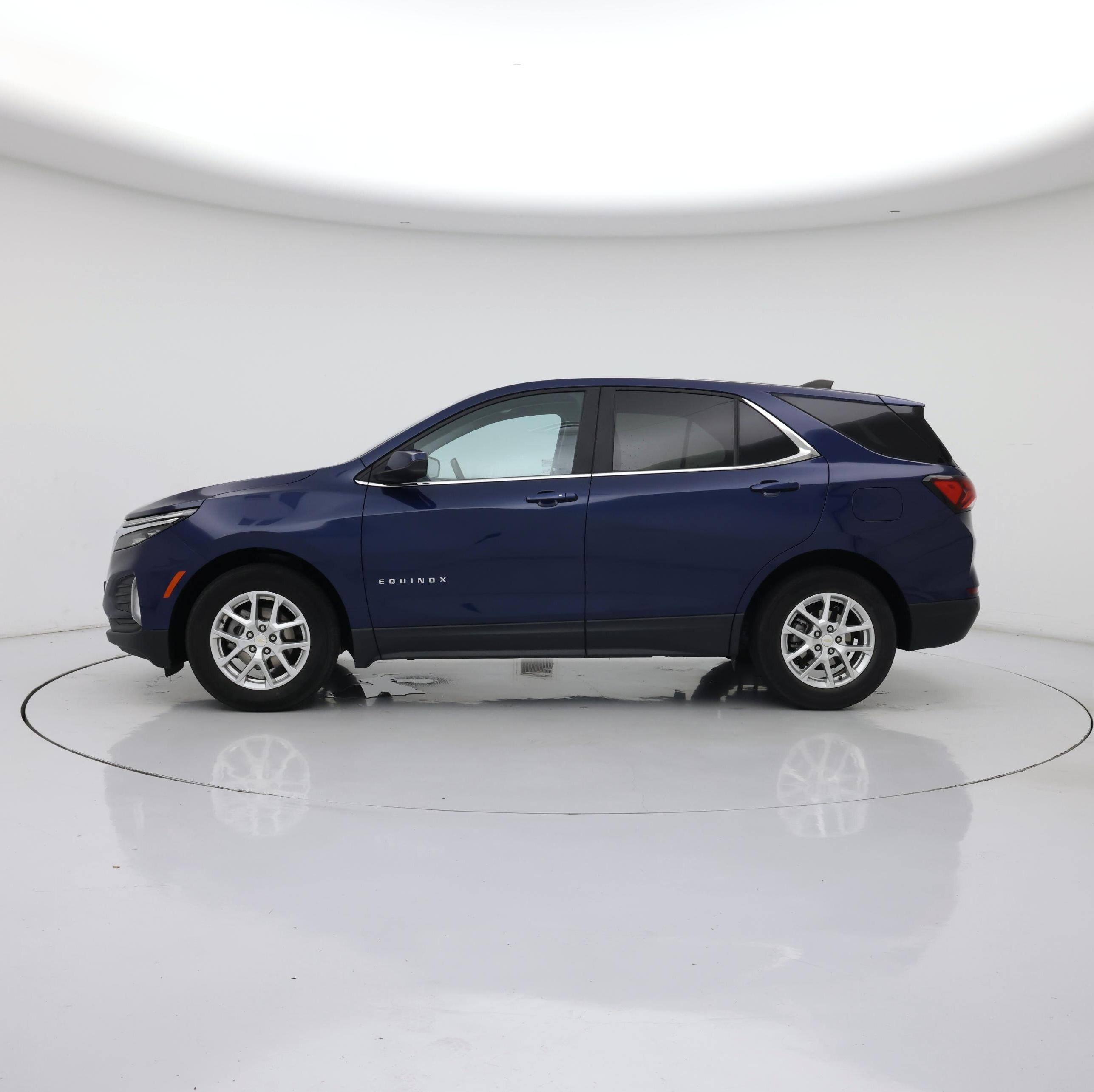 Thumbnail: 2022 Chevrolet Equinox - 3
