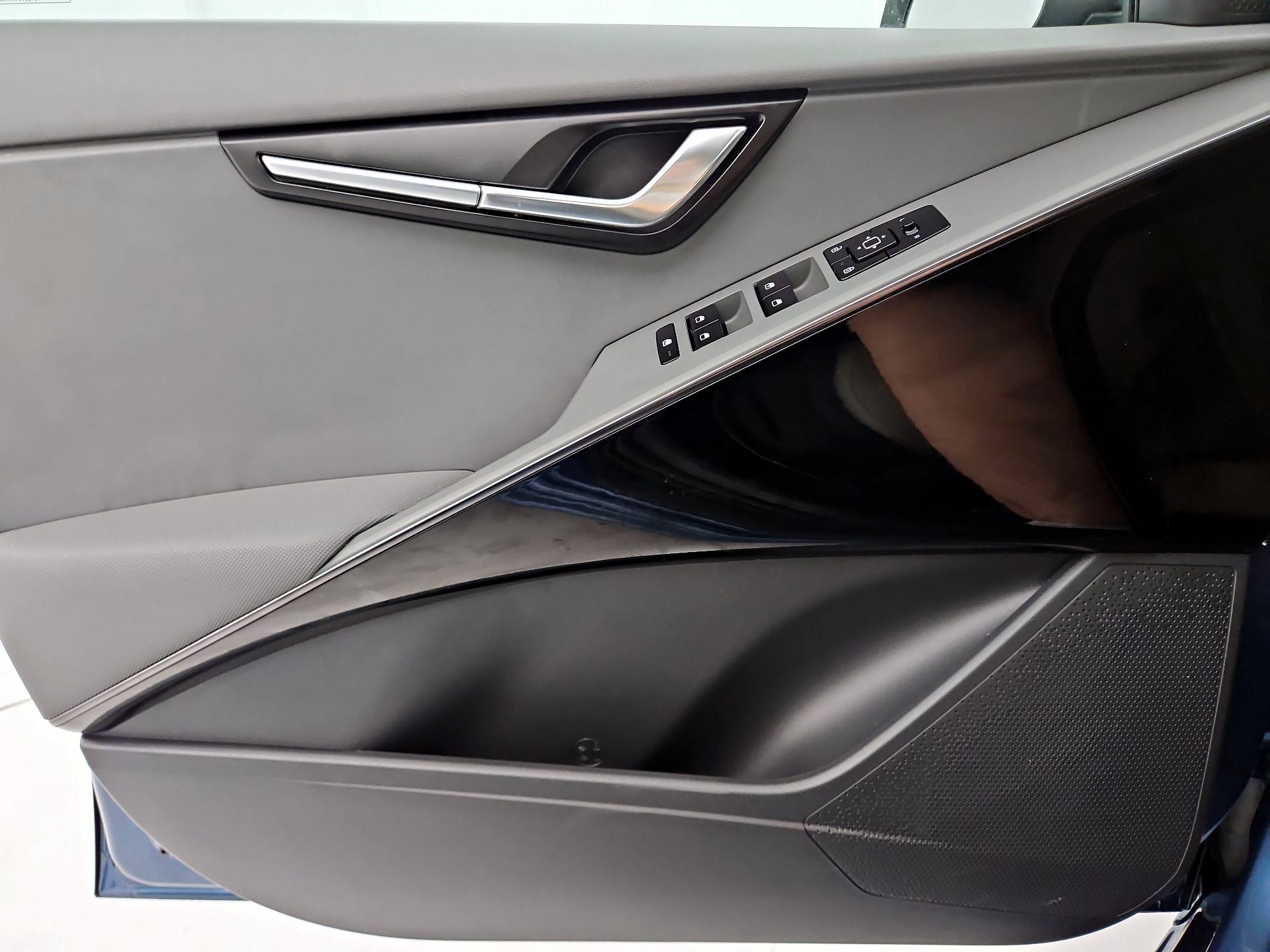 Thumbnail: 2025 Kia Niro - 12