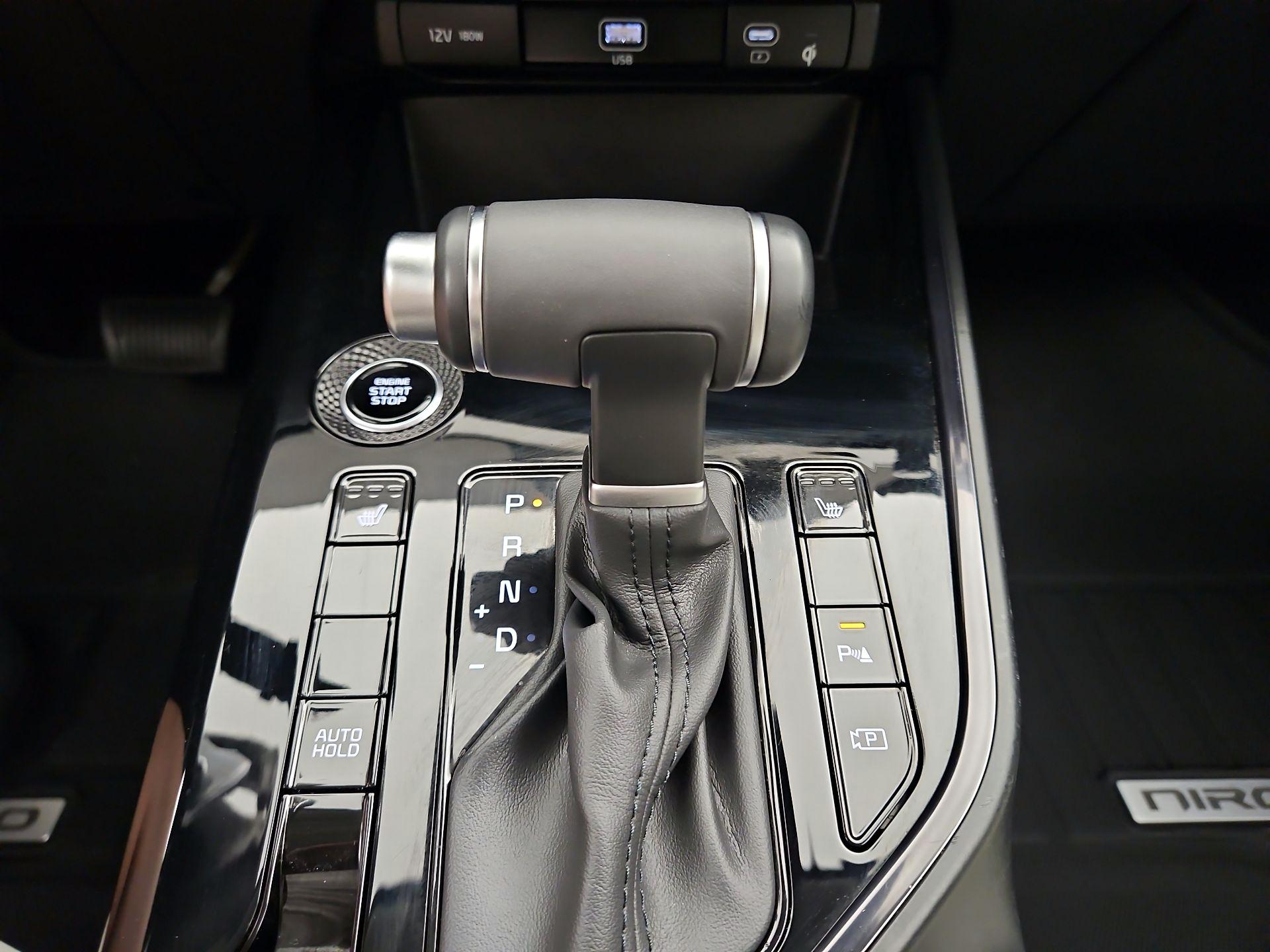 Thumbnail: 2025 Kia Niro - 18