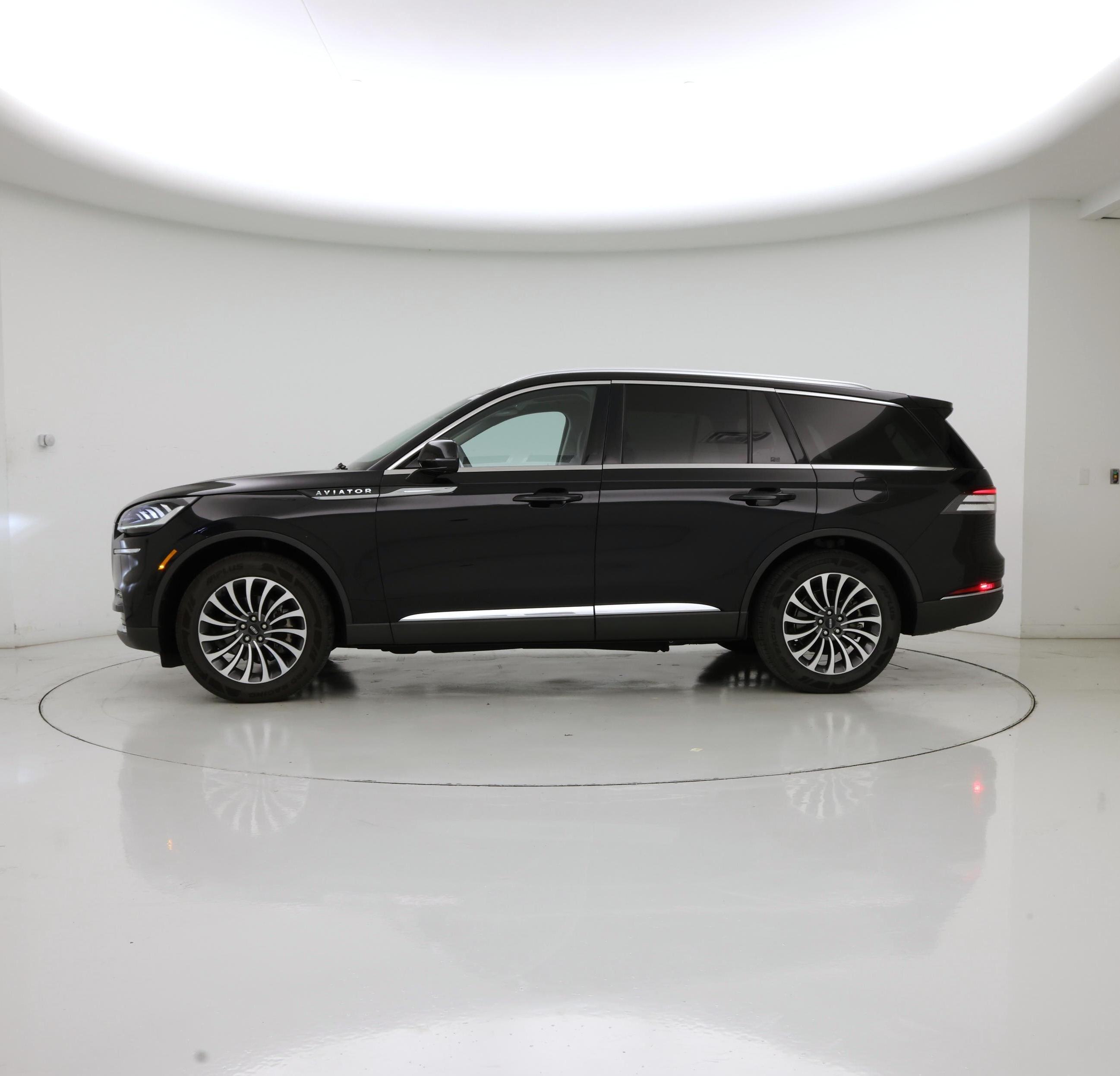 Thumbnail: 2022 Lincoln Aviator - 3