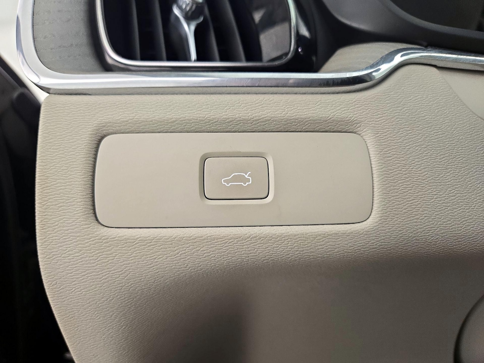 2023 Volvo XC60 Plus - Photo 14