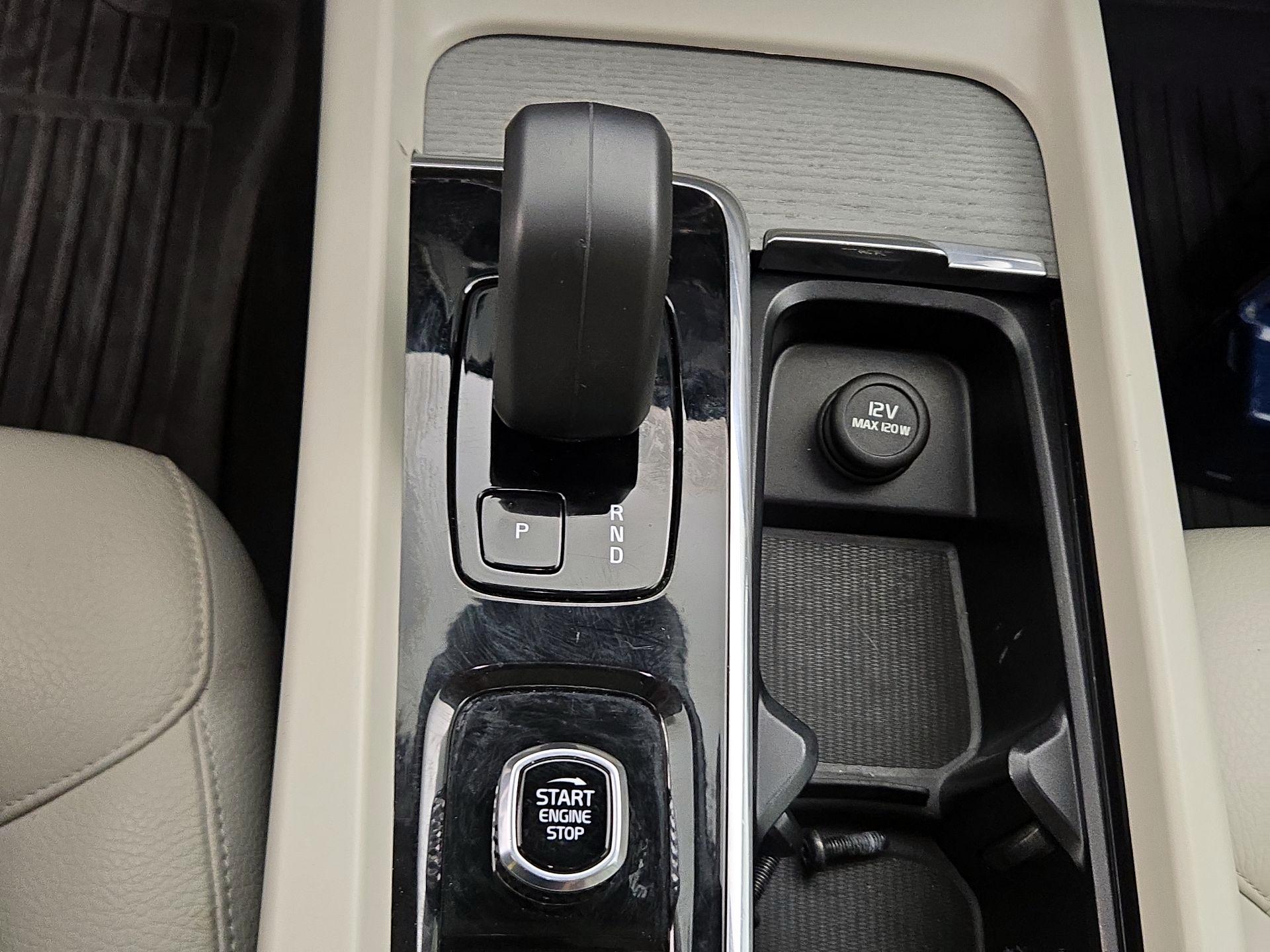Thumbnail: 2023 Volvo XC60 - 17