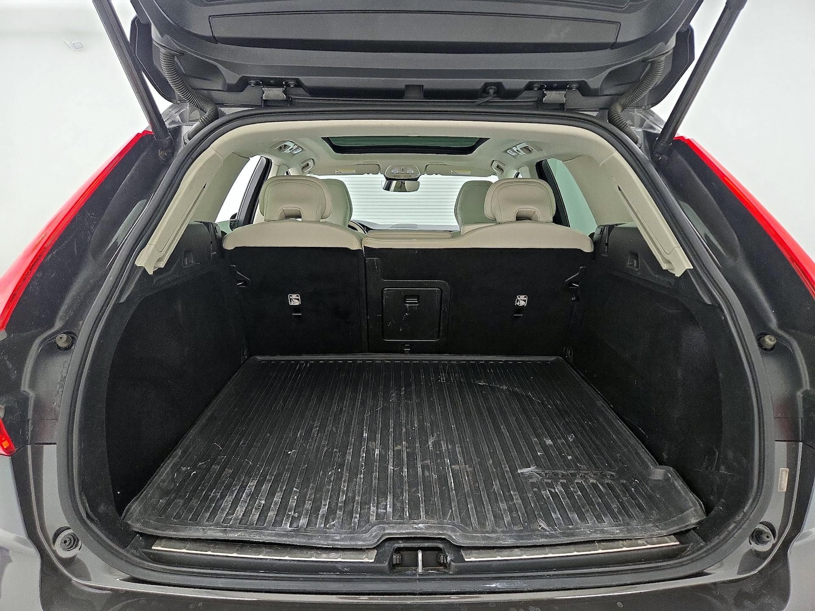2023 Volvo XC60 Plus - Photo 22