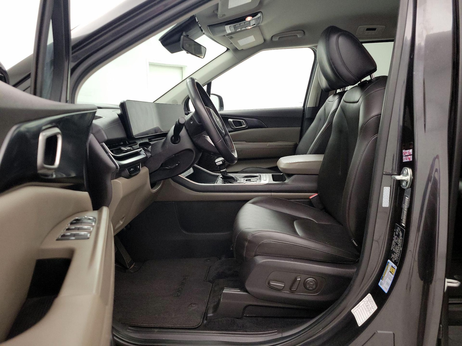 2025 Kia Carnival LXS - Photo 12