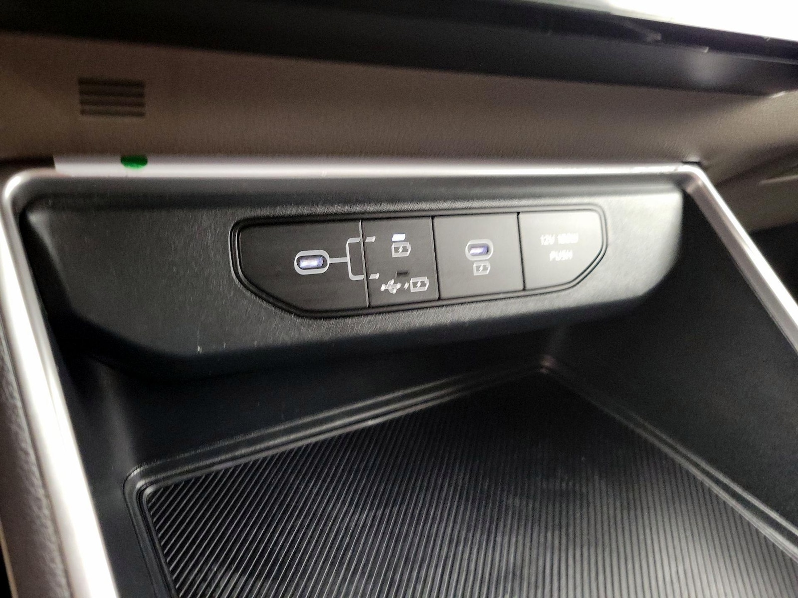 2025 Kia Carnival LXS - Photo 20