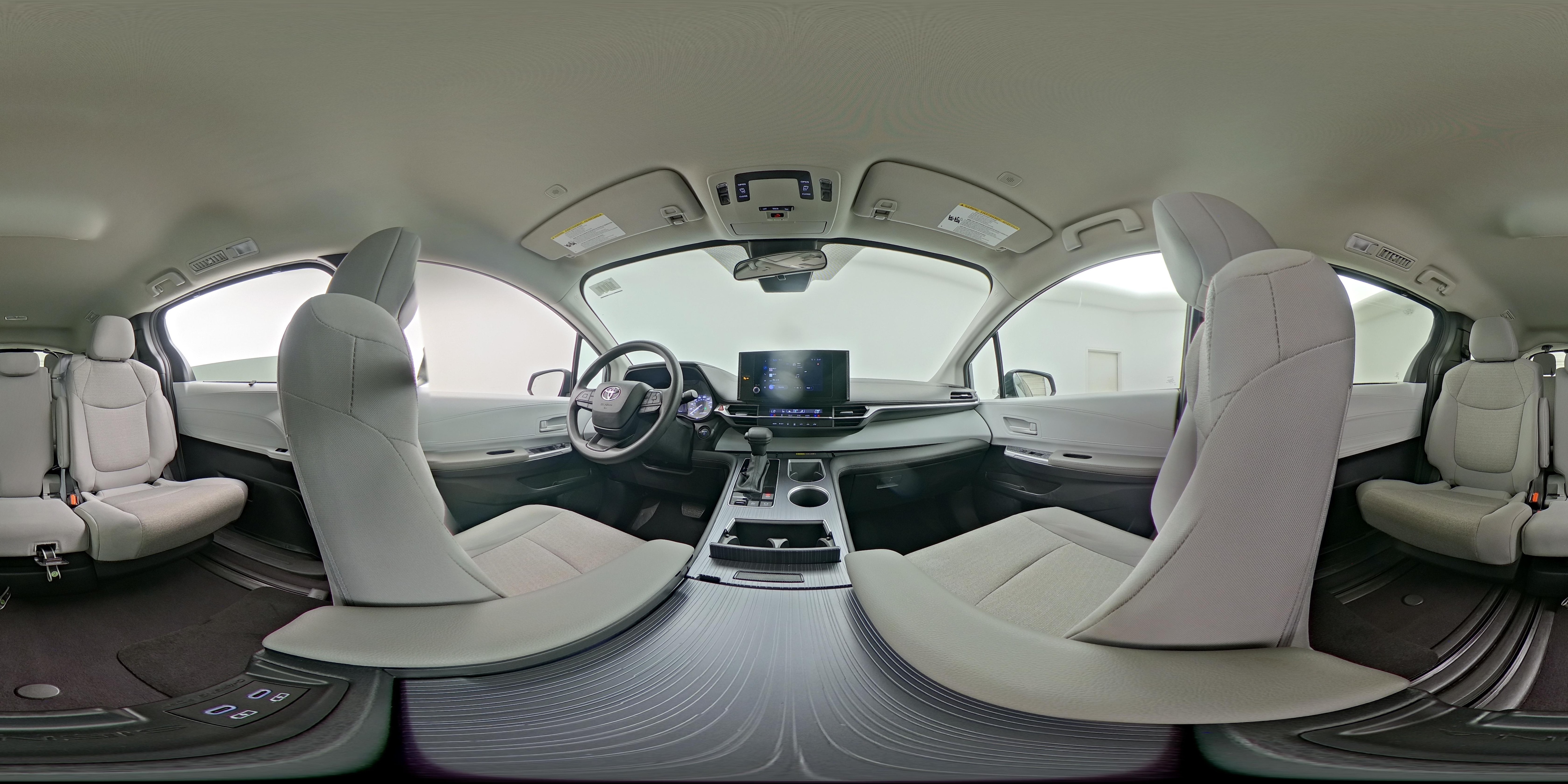 2025 Toyota Sienna LE - Photo 26