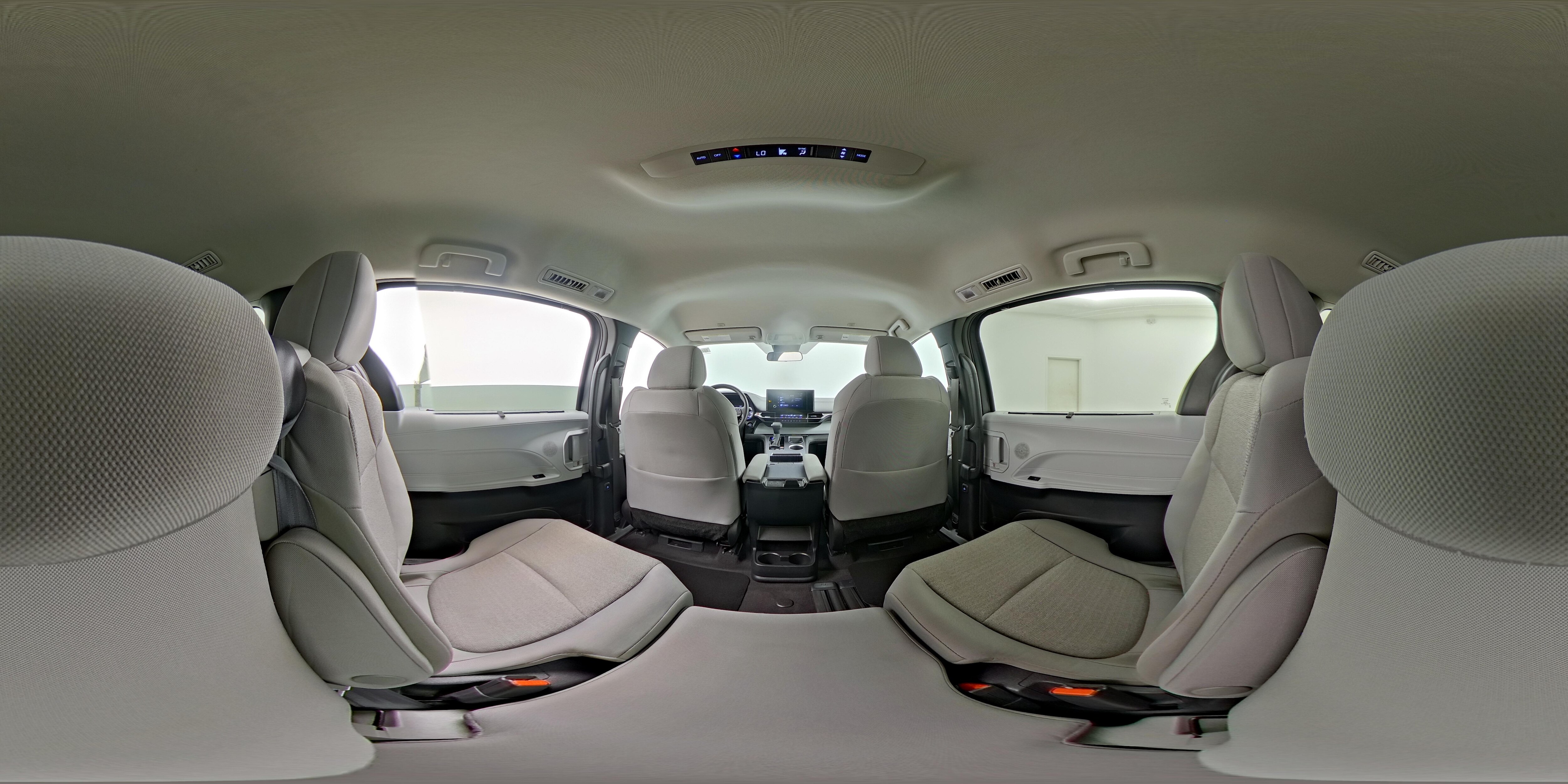2025 Toyota Sienna LE - Photo 27